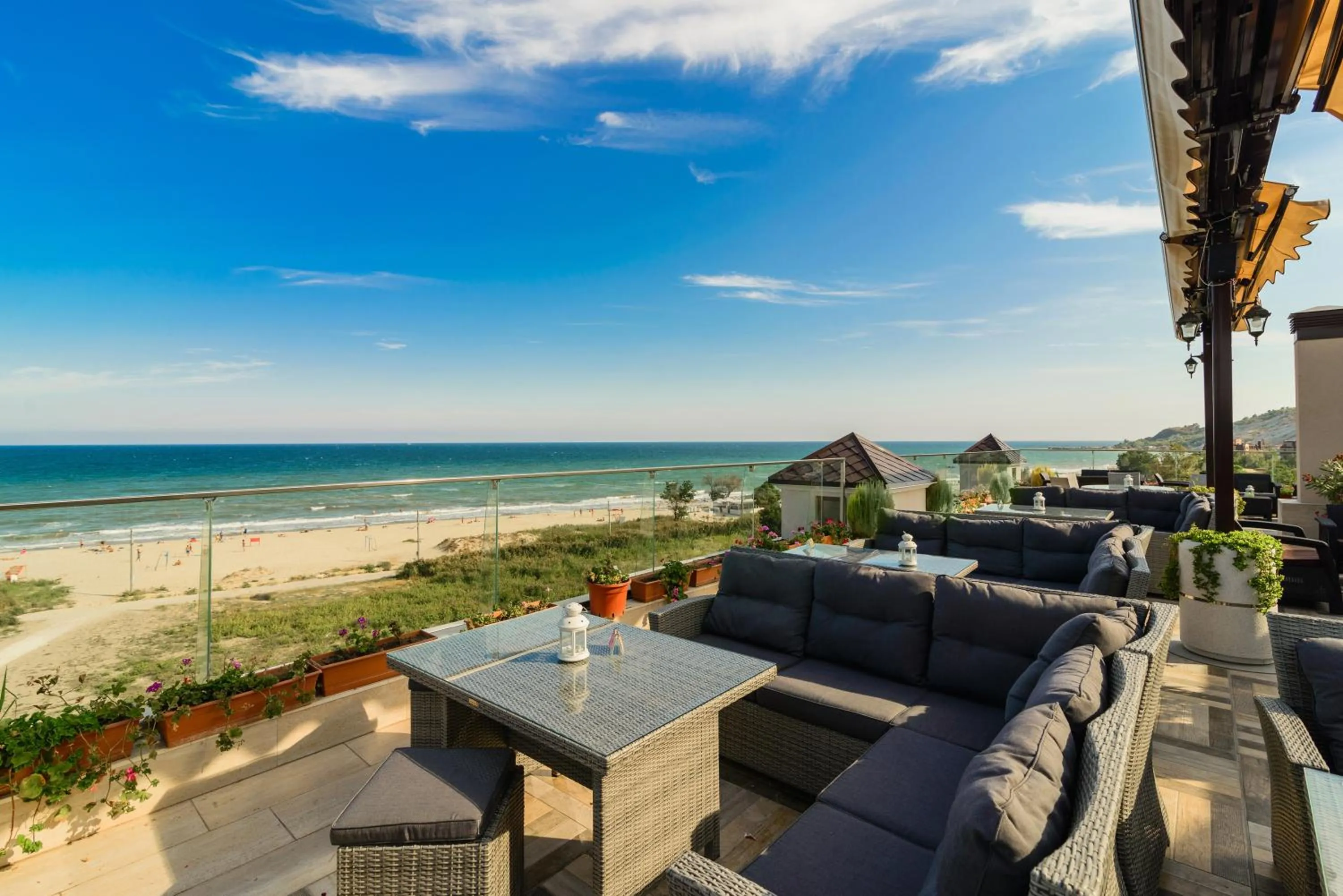 Lounge or bar in Sunny Castle Hotel - All Inclusive, Beach and Free parking