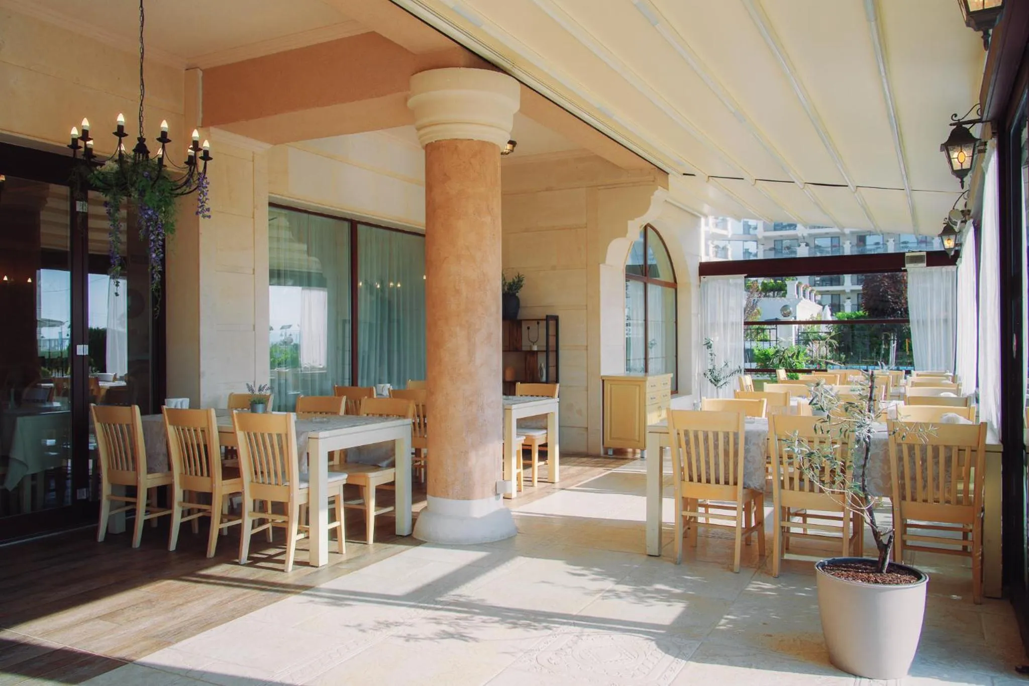 Sunny Castle Hotel - All Inclusive, Beach and Free parking