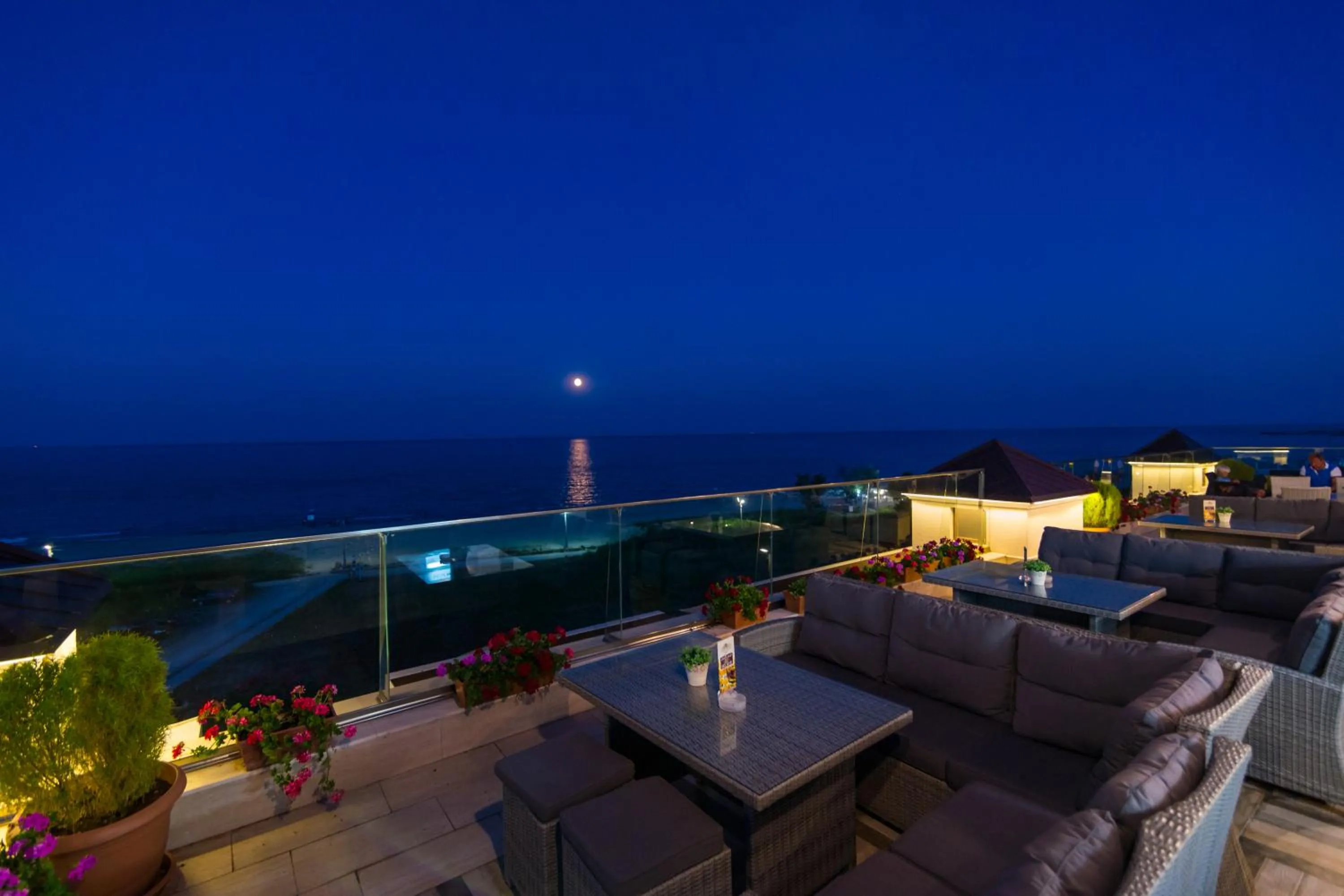 Lounge or bar in Sunny Castle Hotel - All Inclusive, Beach and Free parking