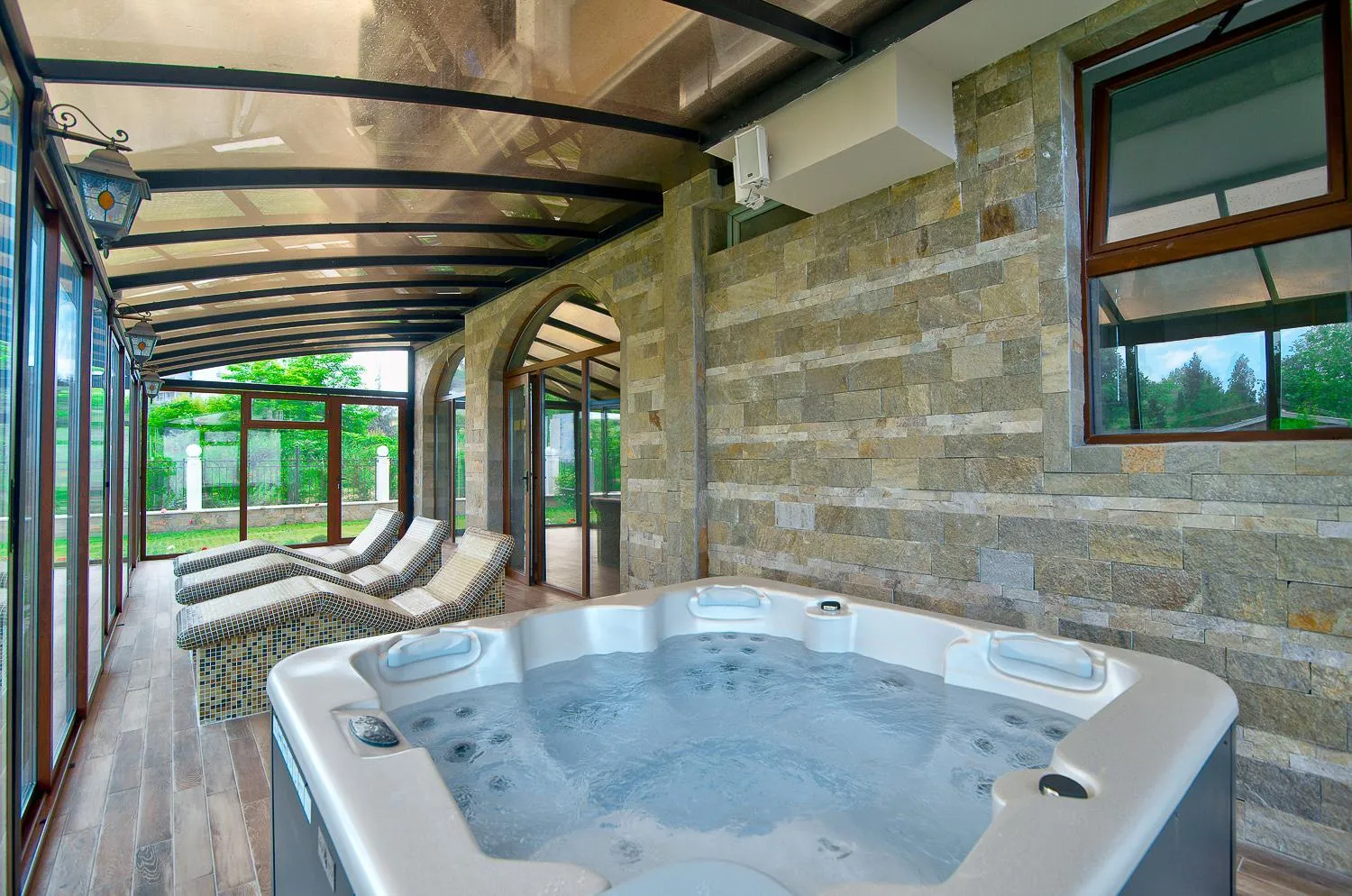 Day in Sunny Castle Hotel - All Inclusive, Beach and Free parking