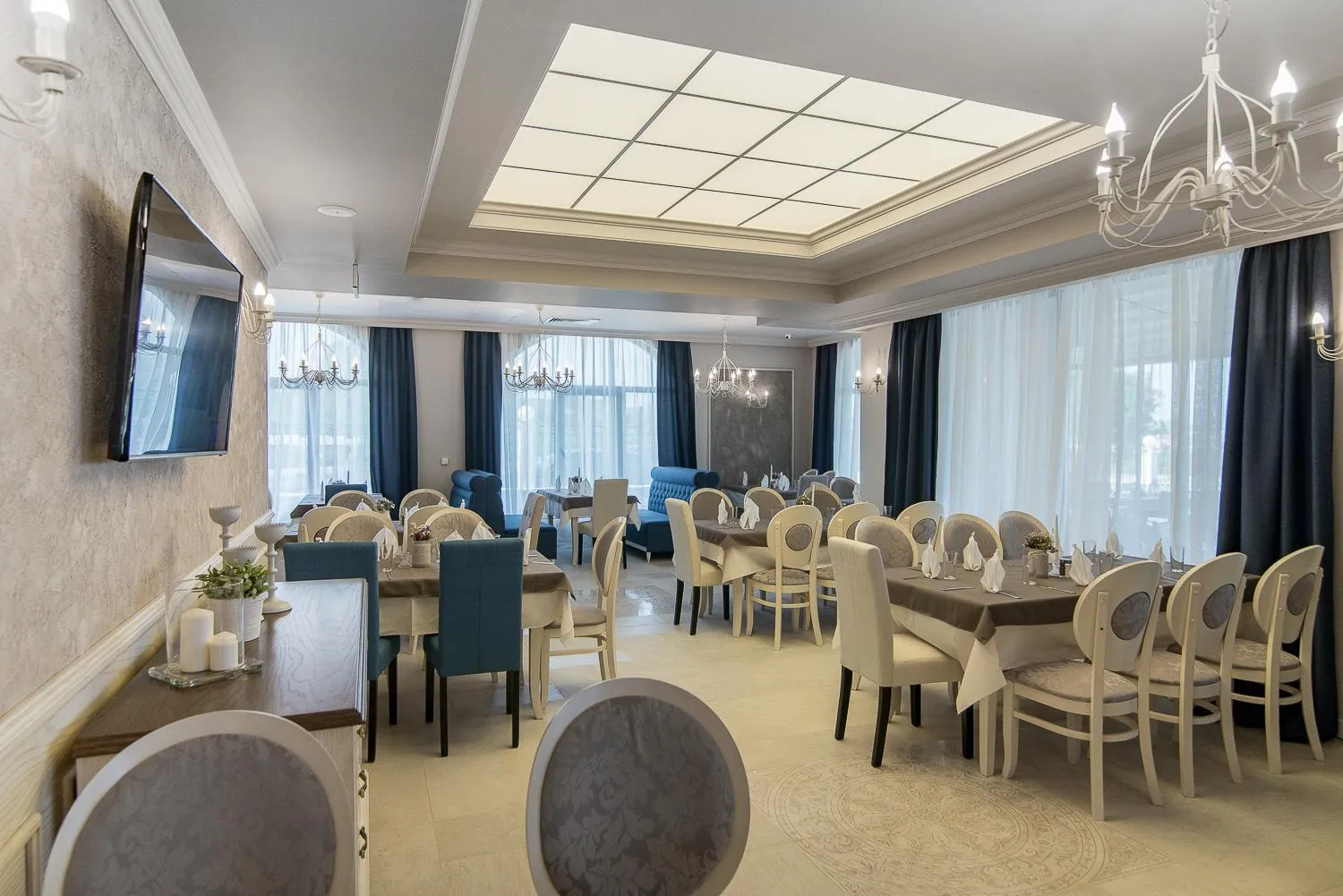 Restaurant/places to eat in Sunny Castle Hotel - All Inclusive, Beach and Free parking