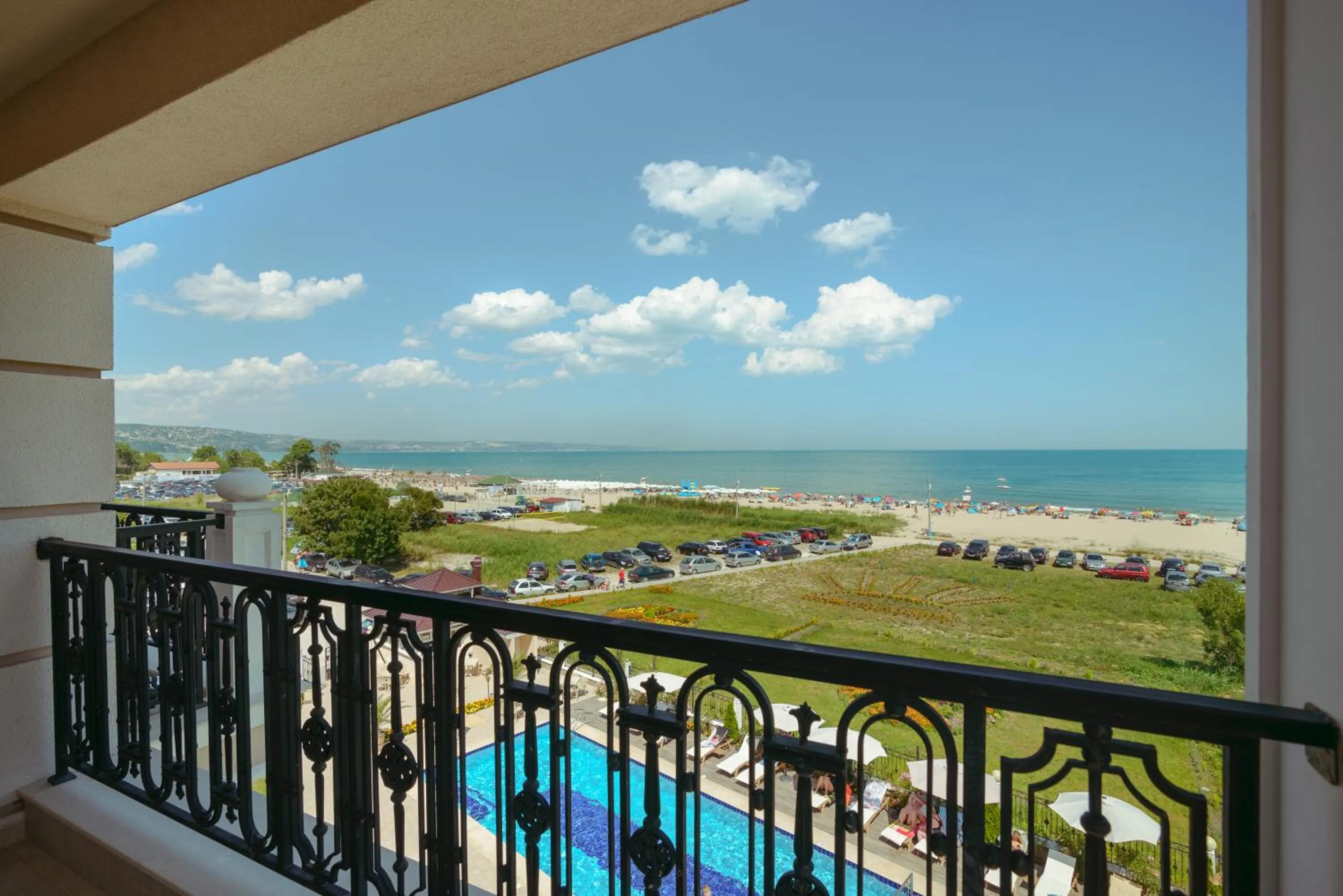 Sunny Castle Hotel - All Inclusive, Beach and Free parking