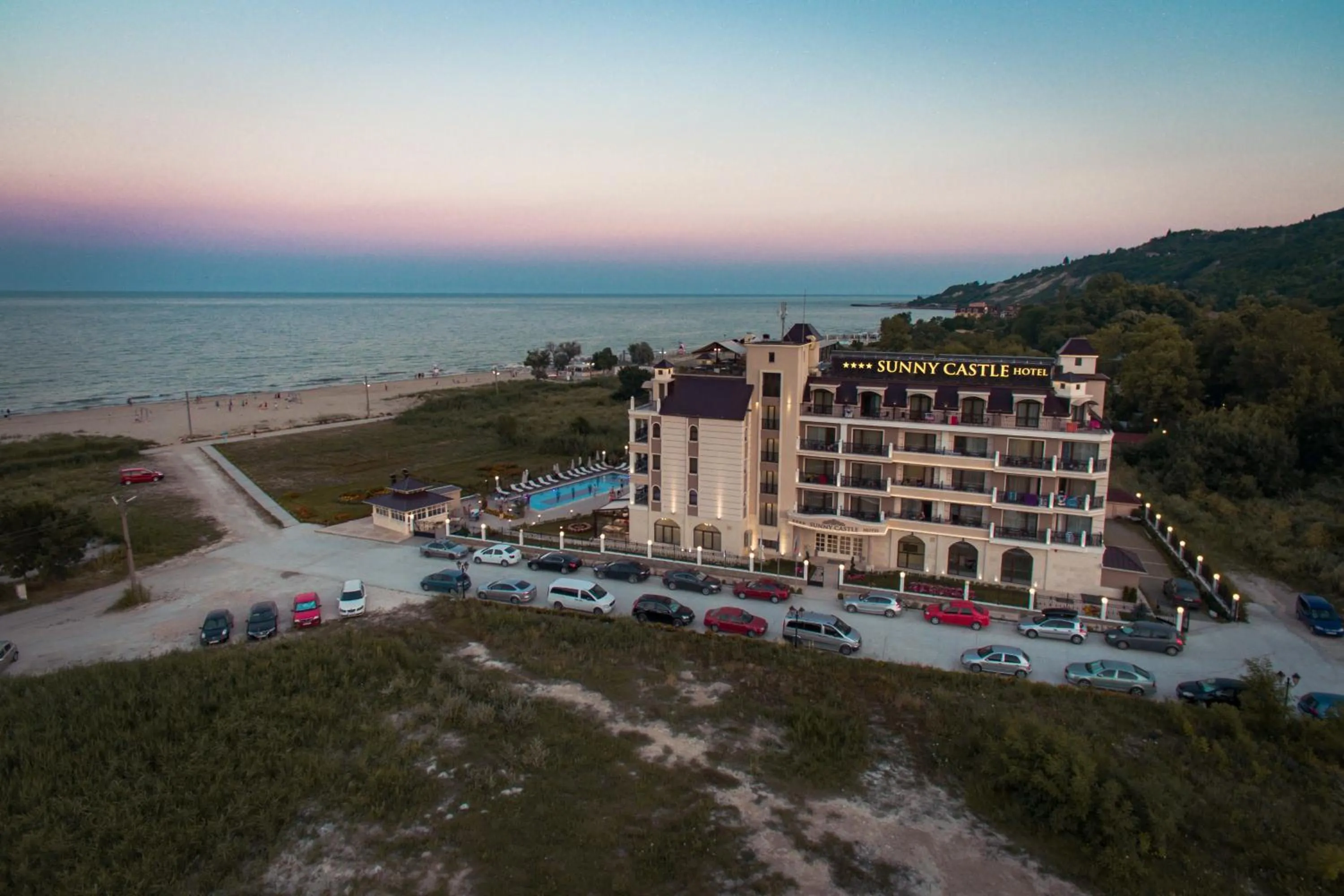 Sunny Castle Hotel - All Inclusive, Beach and Free parking
