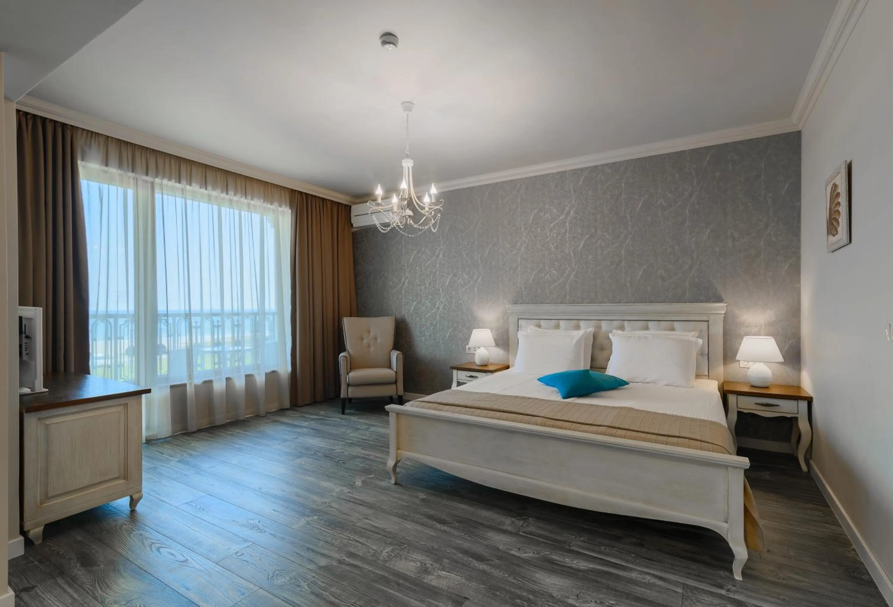 Bedroom, Bed in Sunny Castle Hotel - All Inclusive, Beach and Free parking