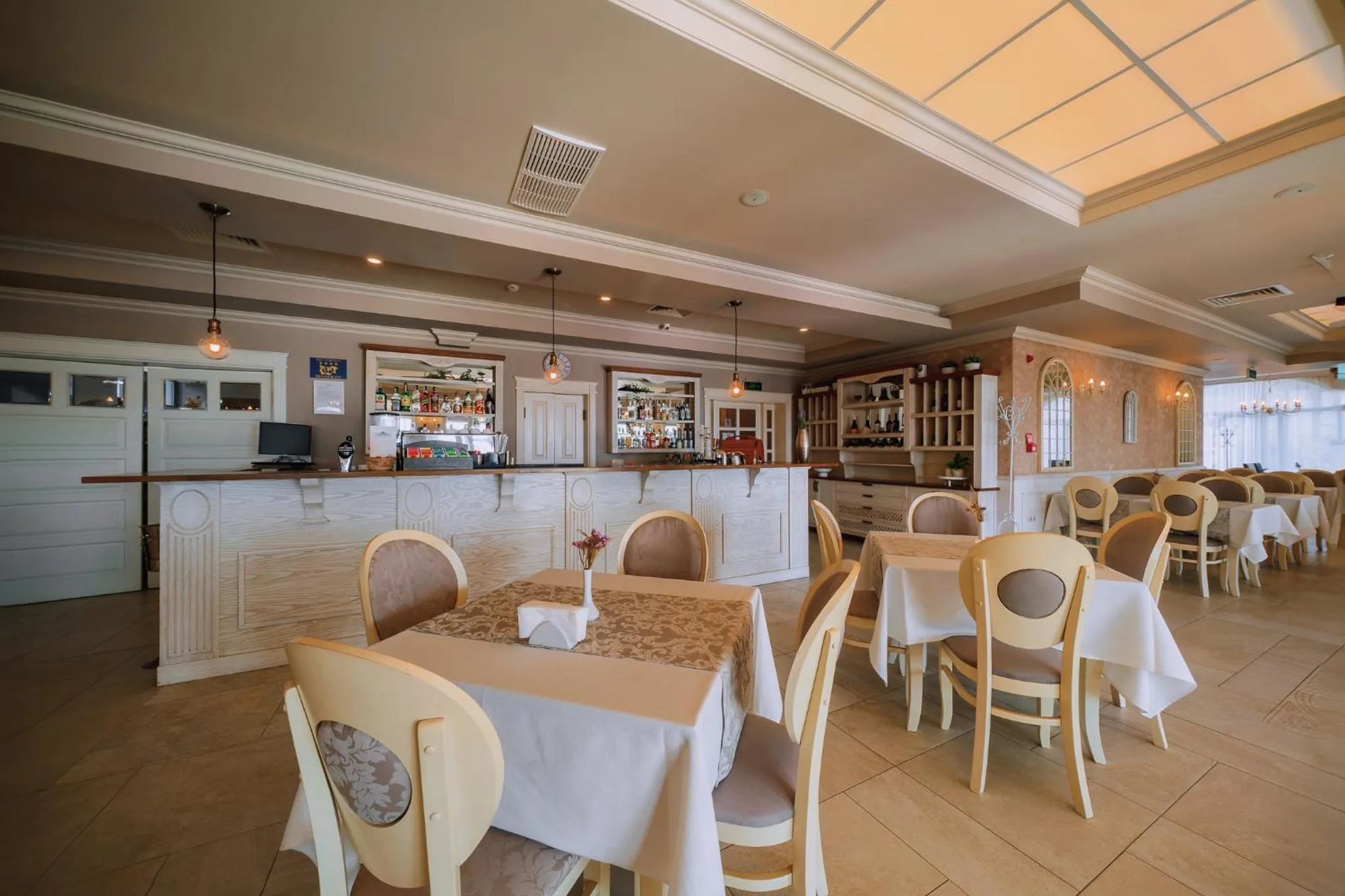 Sunny Castle Hotel - All Inclusive, Beach and Free parking