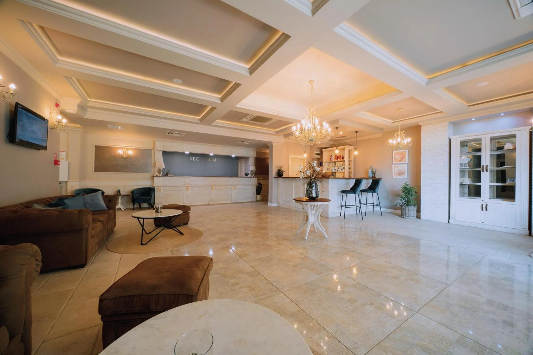 Sunny Castle Hotel - All Inclusive, Beach and Free parking