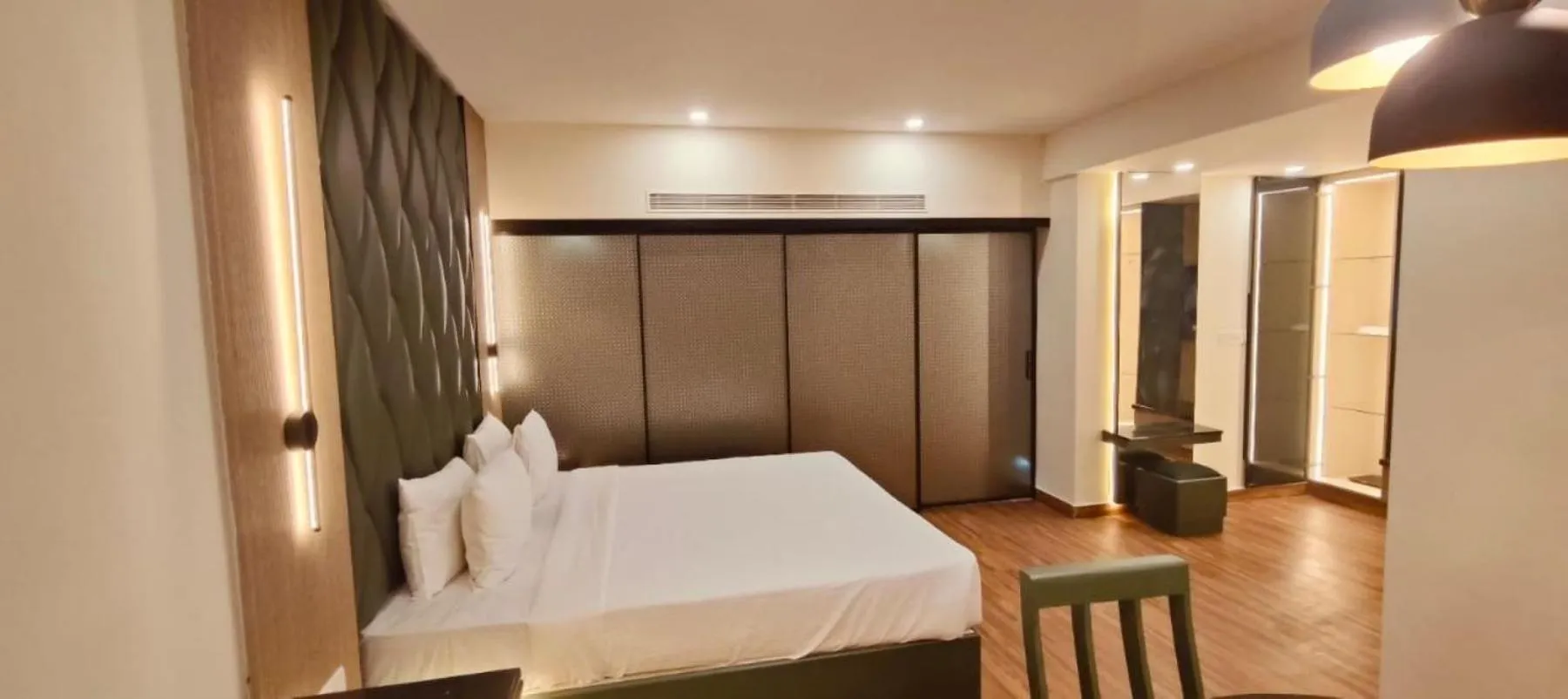 Bedroom, Bed in Hotel Grand Residence