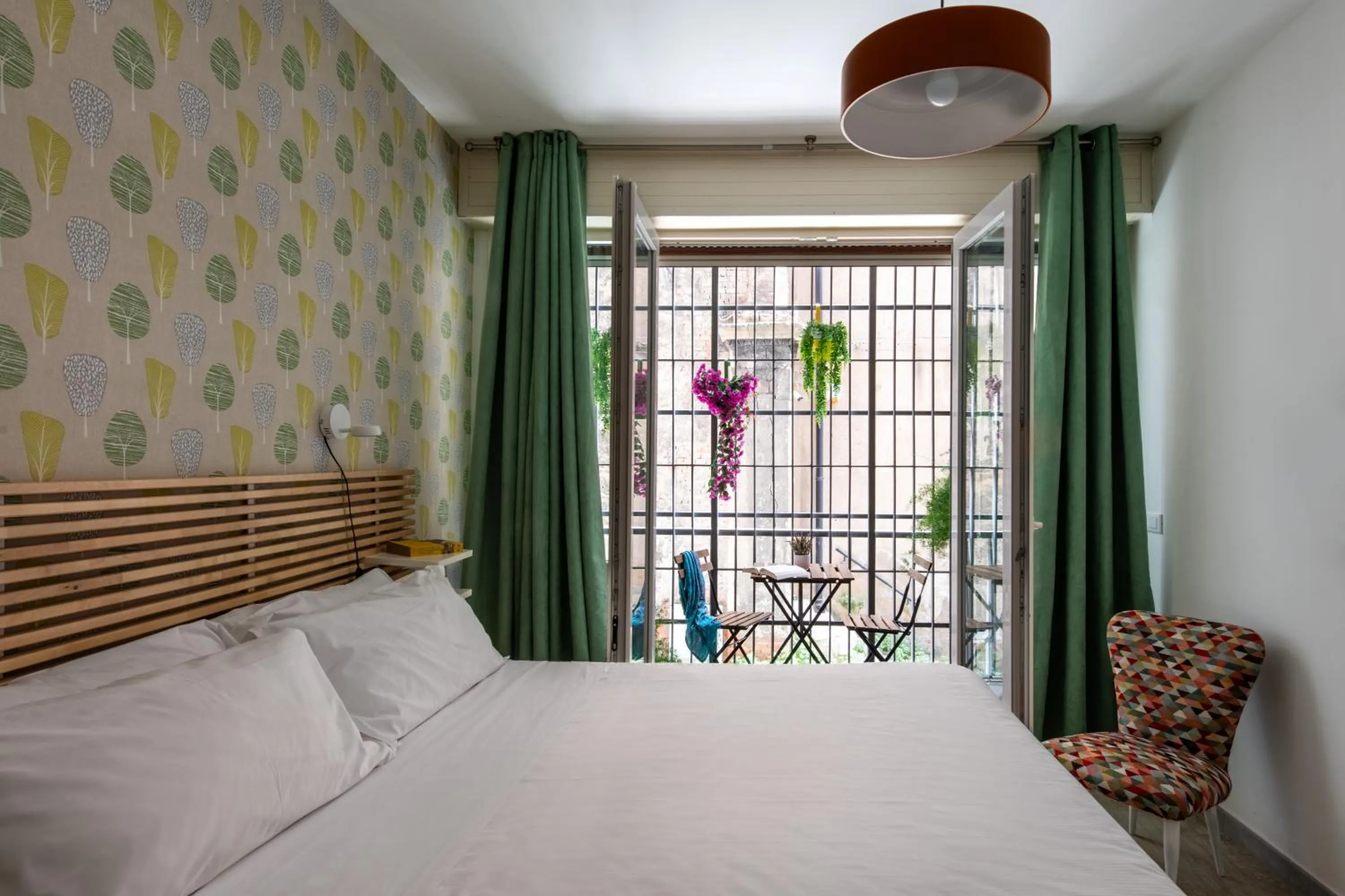 Photo of the whole room, Bed in Pretoria Rooms