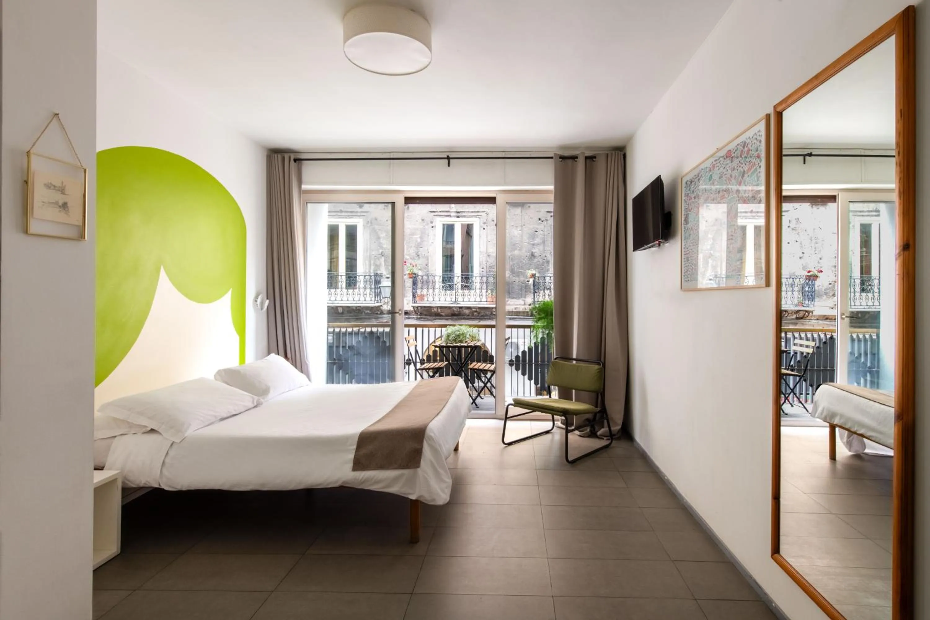 Photo of the whole room, Bed in Pretoria Rooms