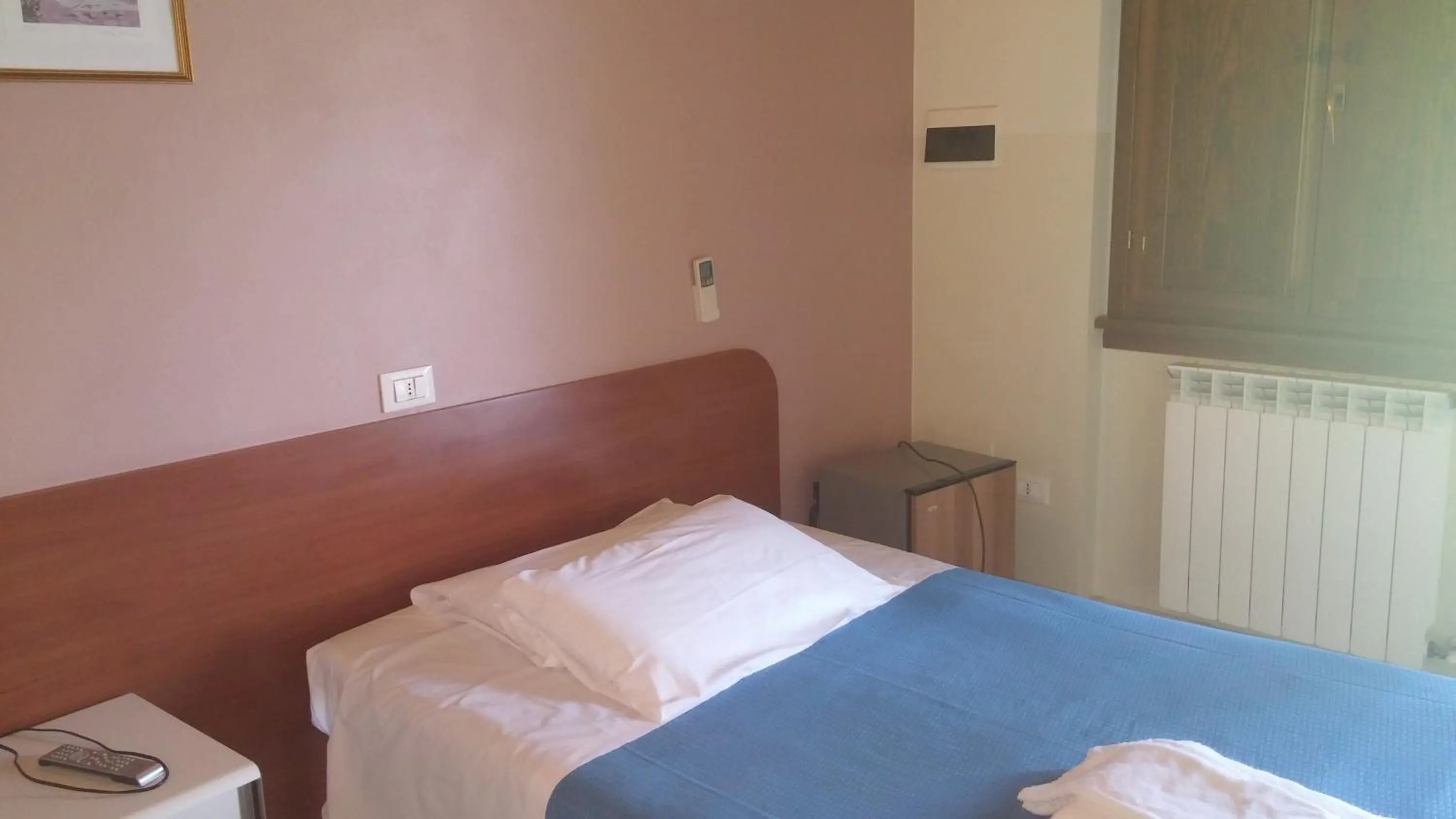 Photo of the whole room, Bed in Albergo Dell'angelo