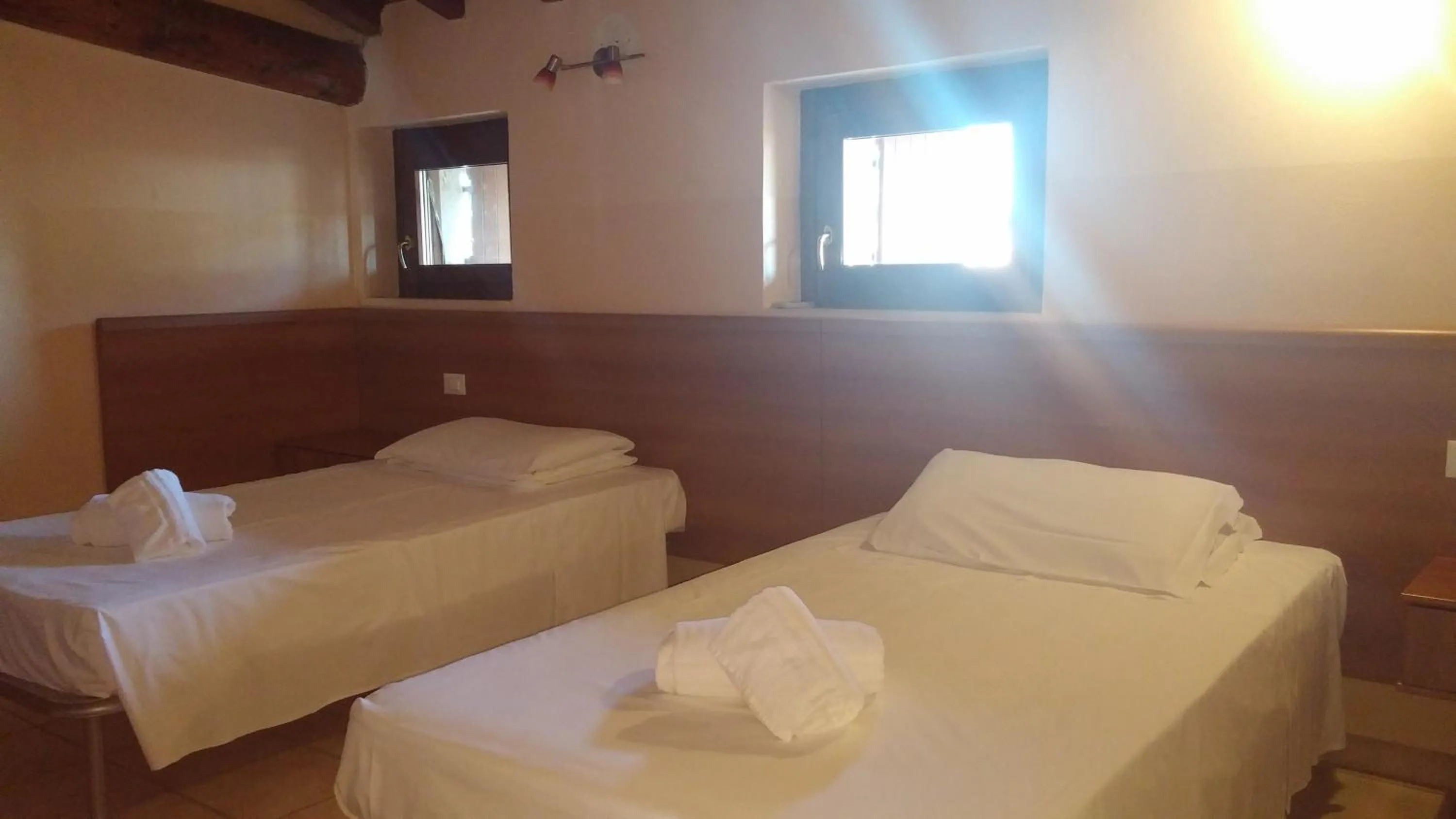 Day, Bed in Albergo Dell'angelo