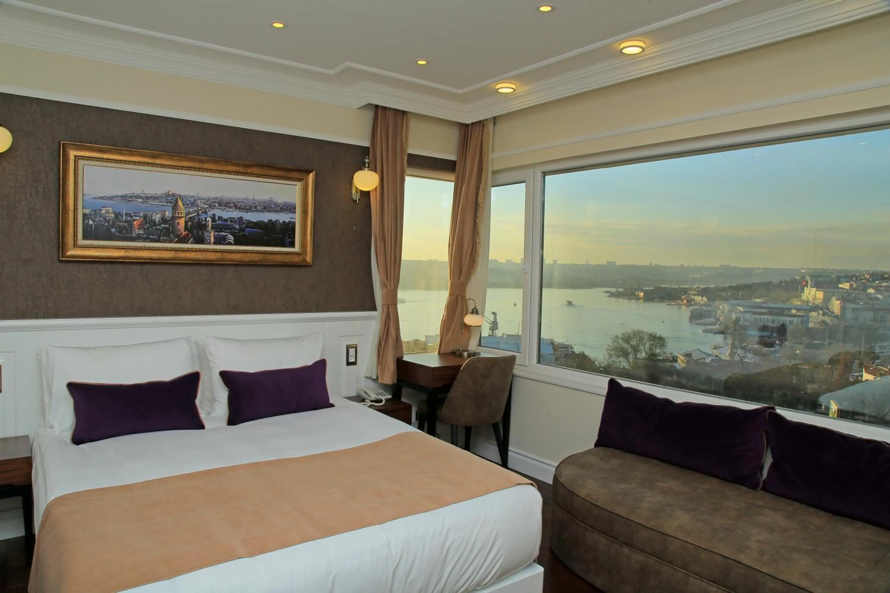 City view, Bed in Art Nouveau Pera