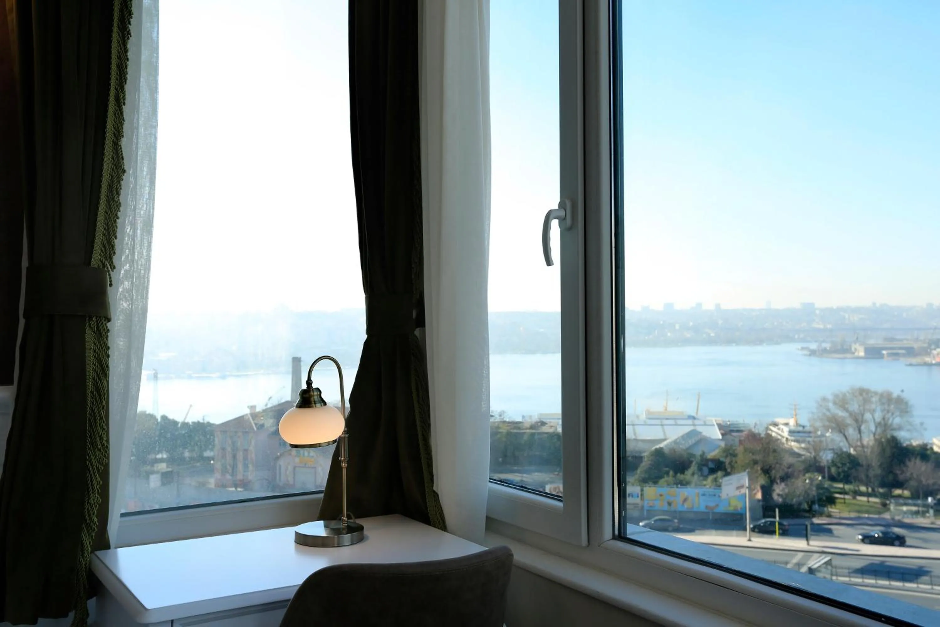 Sea view in Art Nouveau Pera