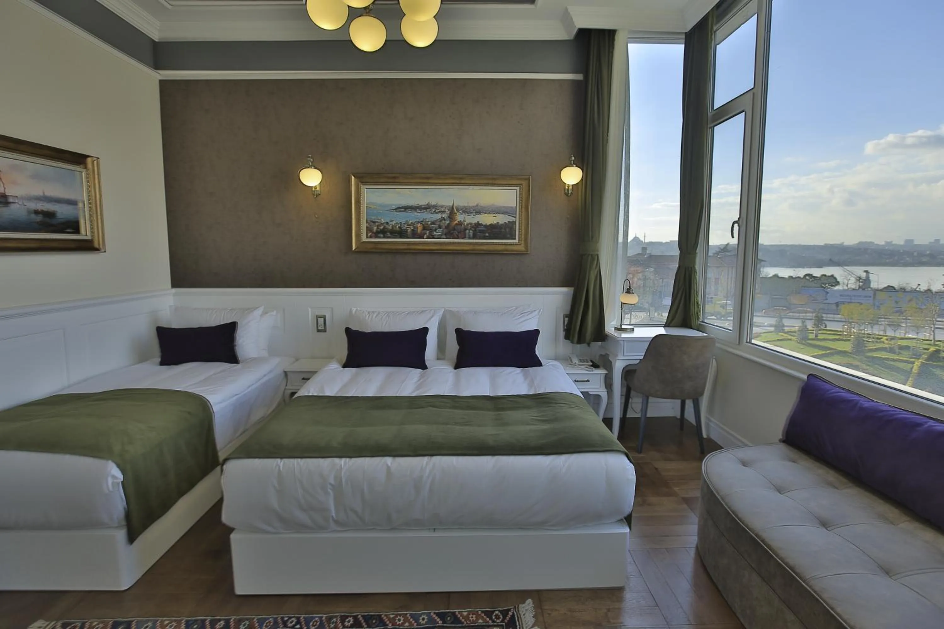 Photo of the whole room, Bed in Art Nouveau Pera