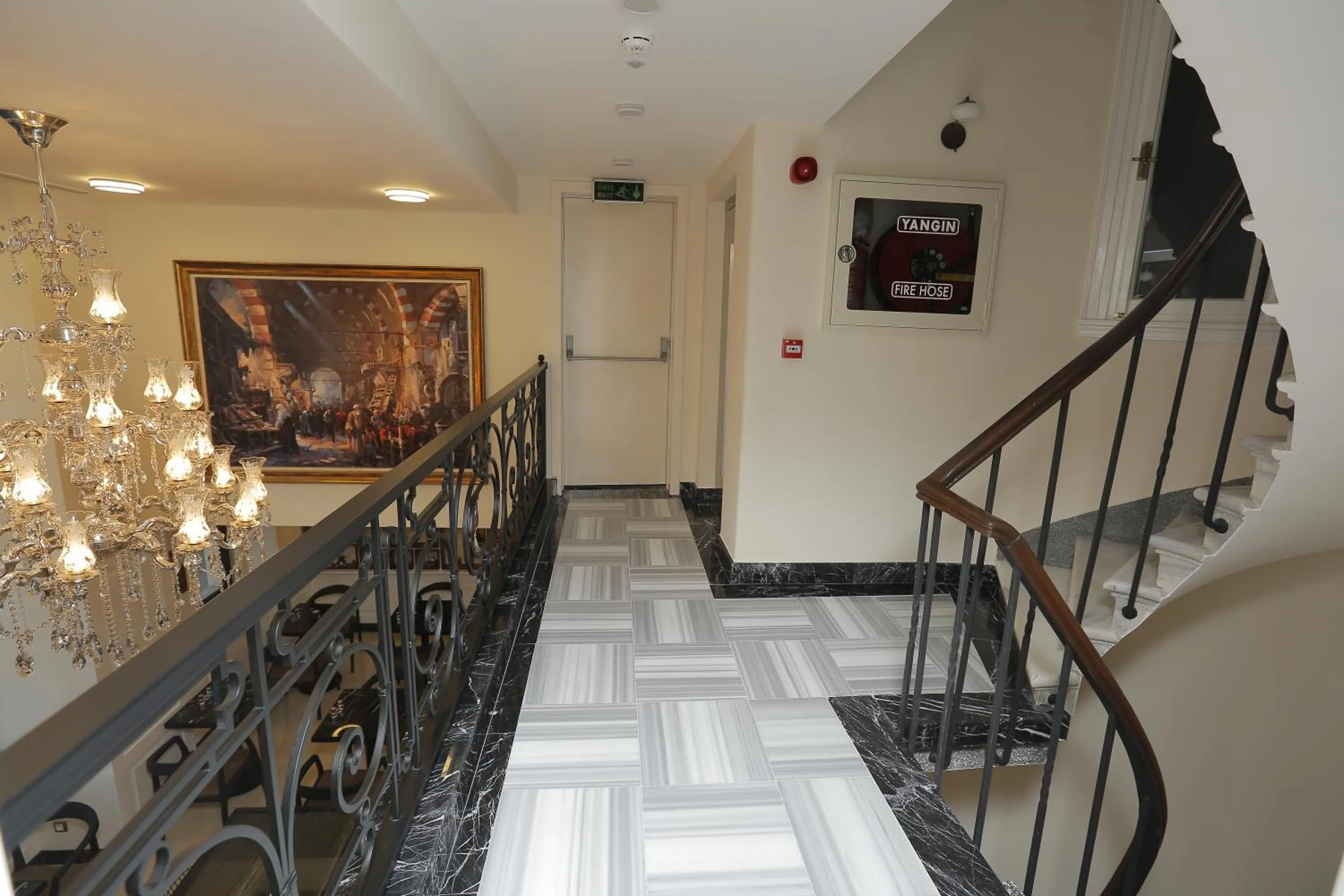 Property building in Art Nouveau Pera