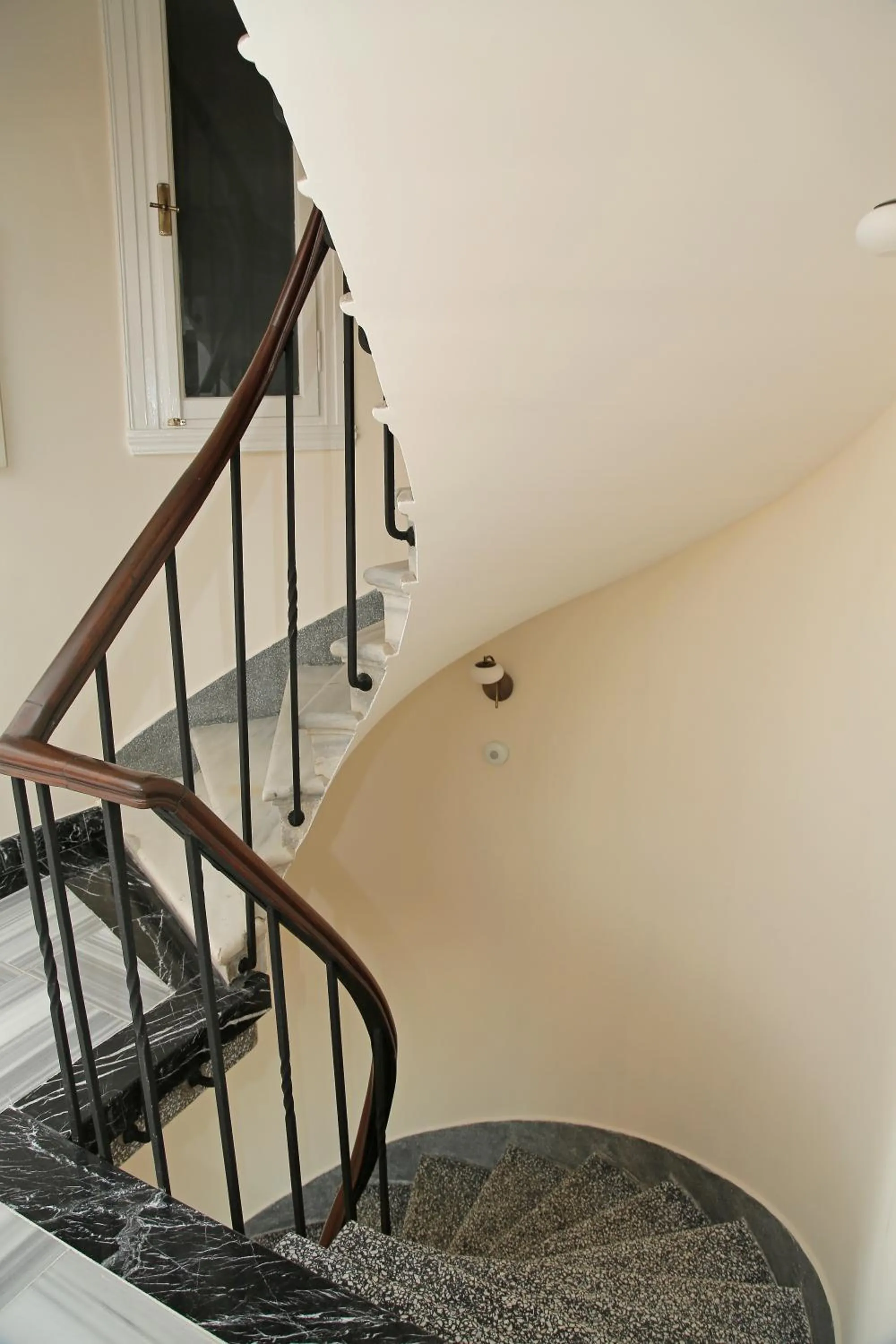 Other in Art Nouveau Pera