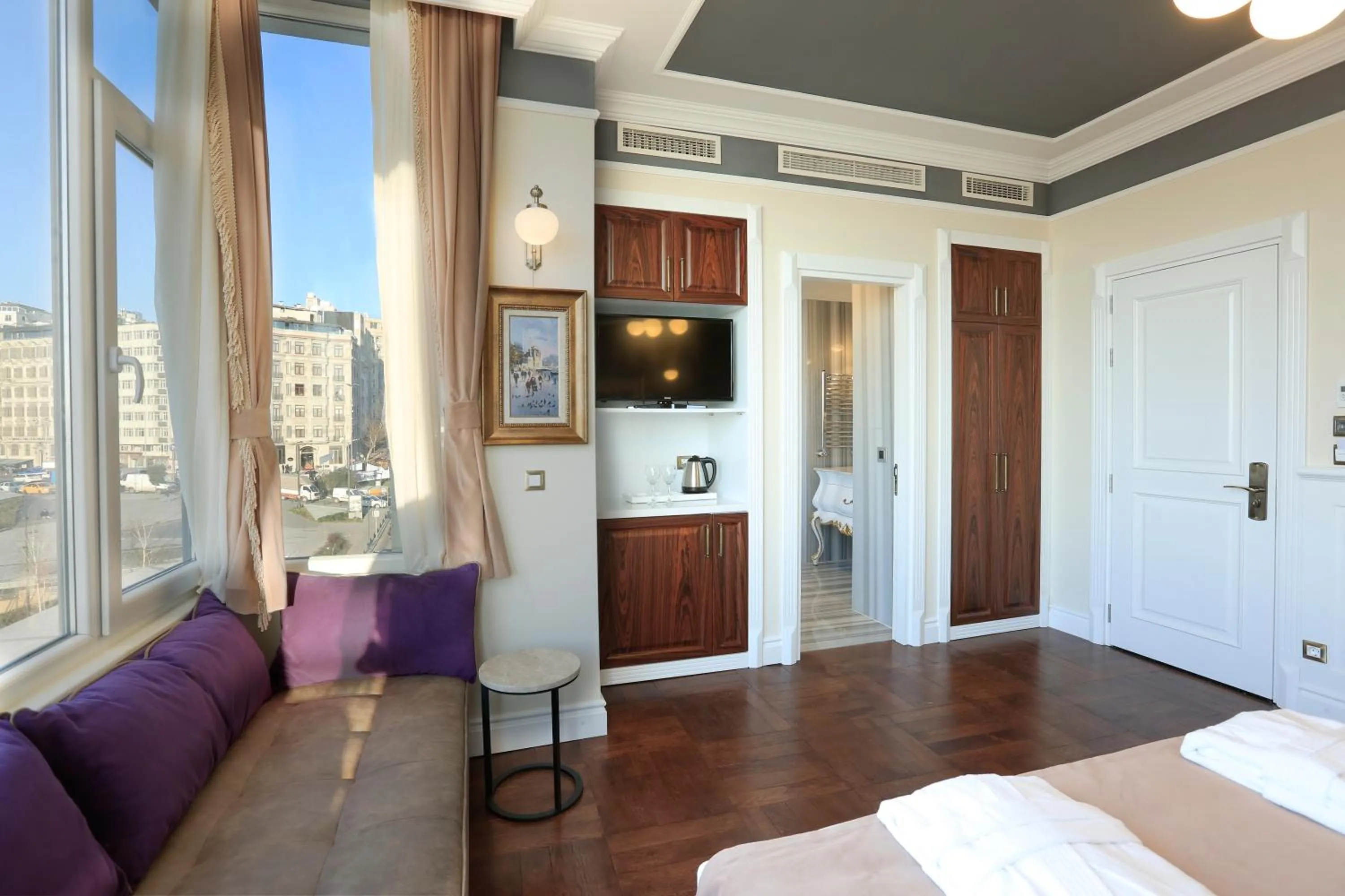 Decorative detail, Bed in Art Nouveau Pera