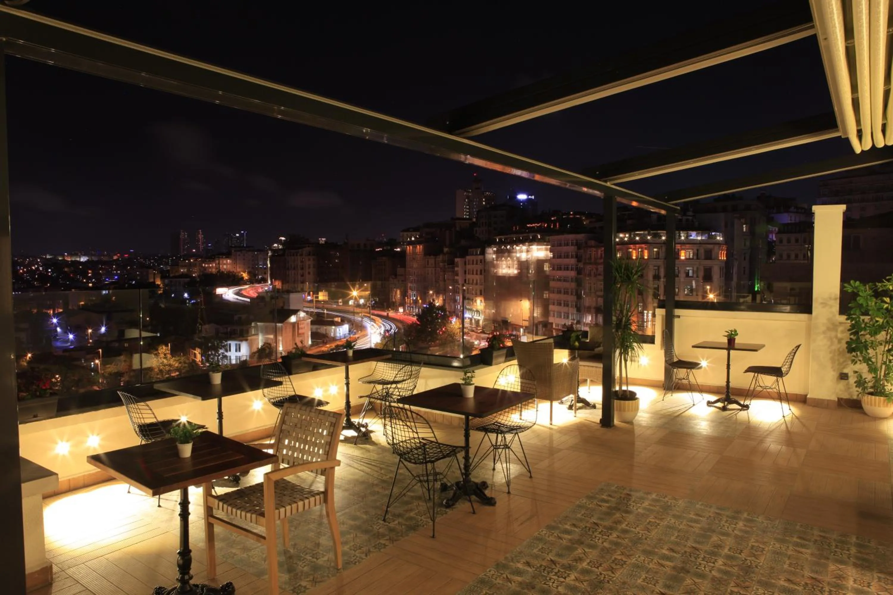 Sea view in Art Nouveau Pera