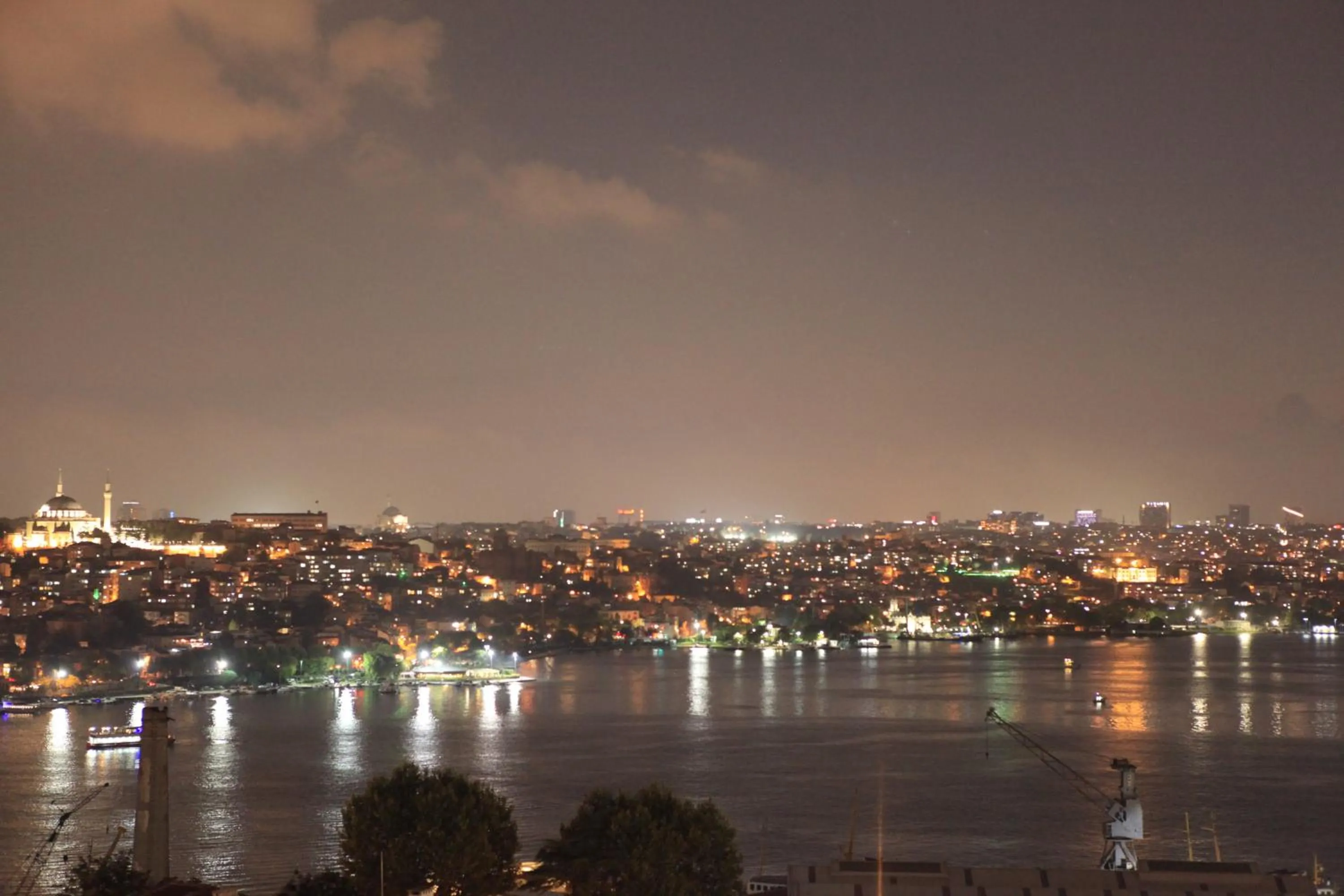 Sea view in Art Nouveau Pera