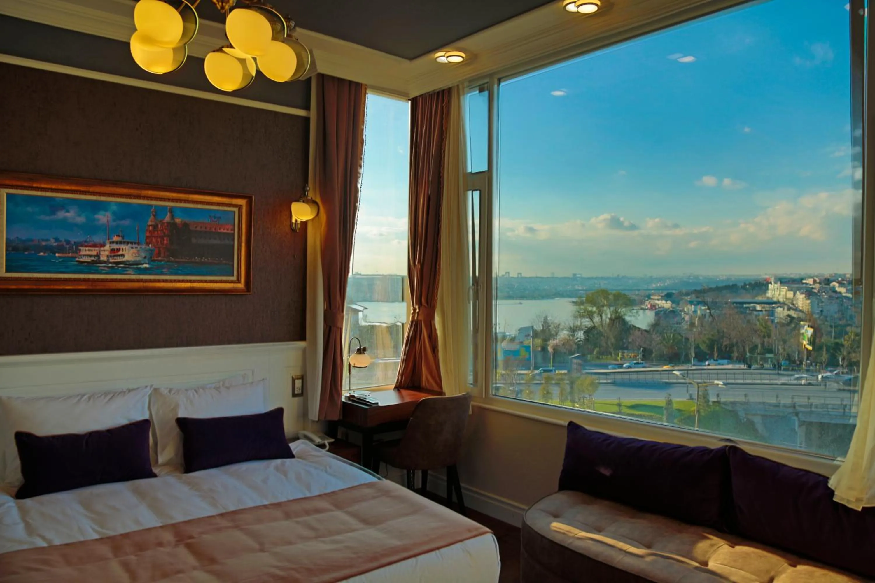 City view, Bed in Art Nouveau Pera