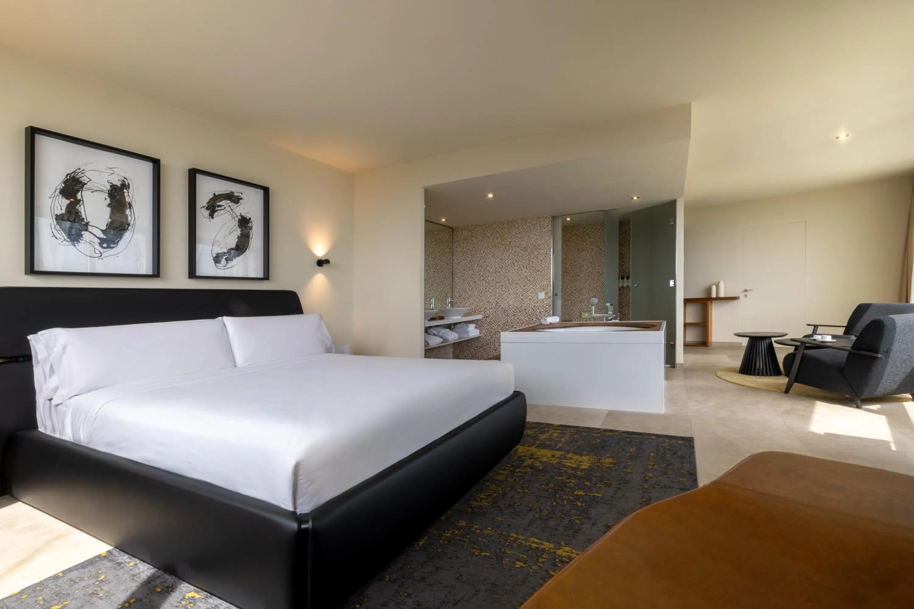 Shower, Bed in Hotel SB Diagonal Zero 4 Sup