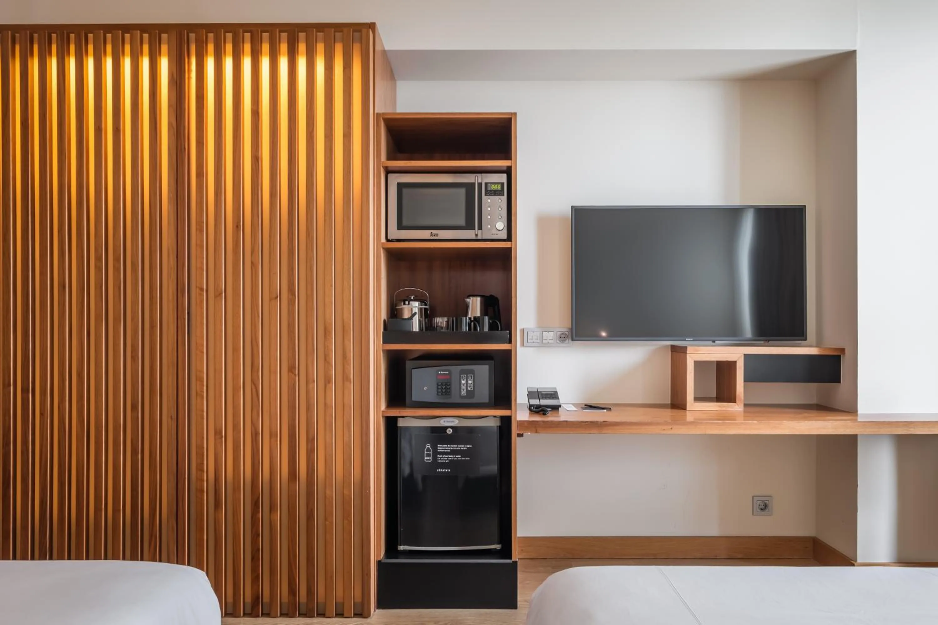 TV and multimedia in Hotel SB Diagonal Zero 4 Sup