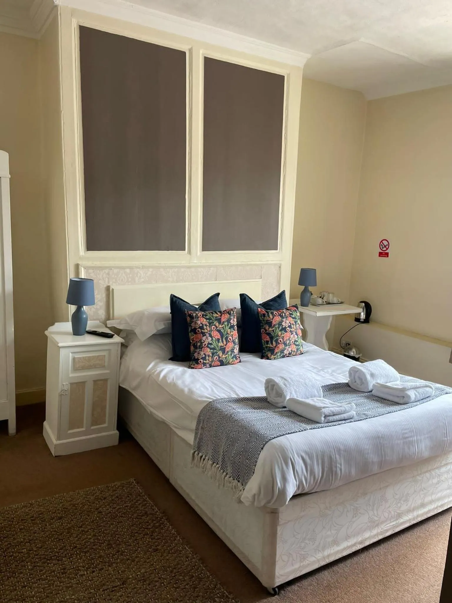 Bedroom, Bed in The White Hart