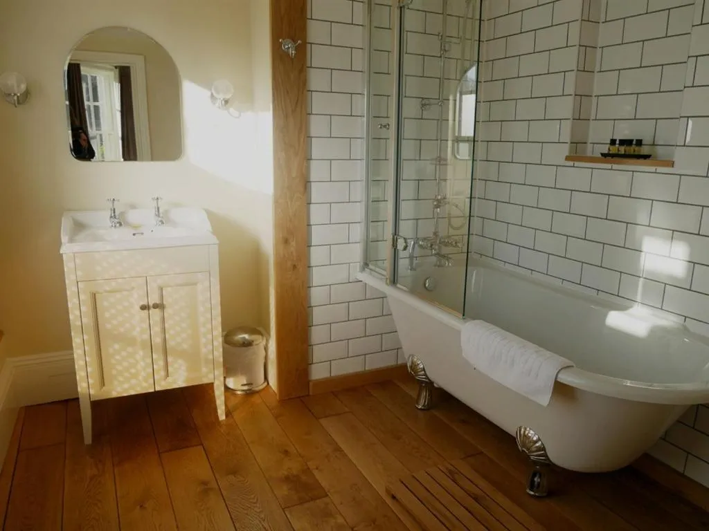 Bathroom in The White Hart