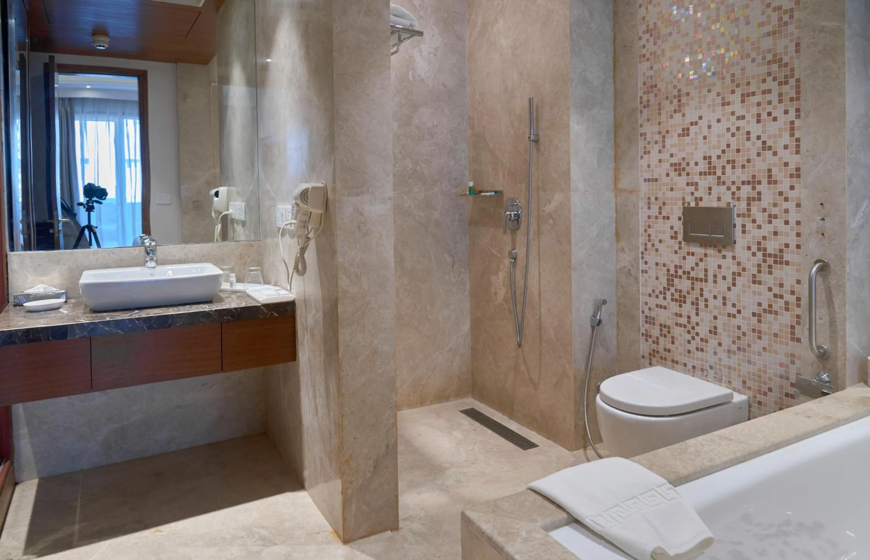 Shower in The P L Palace Agra