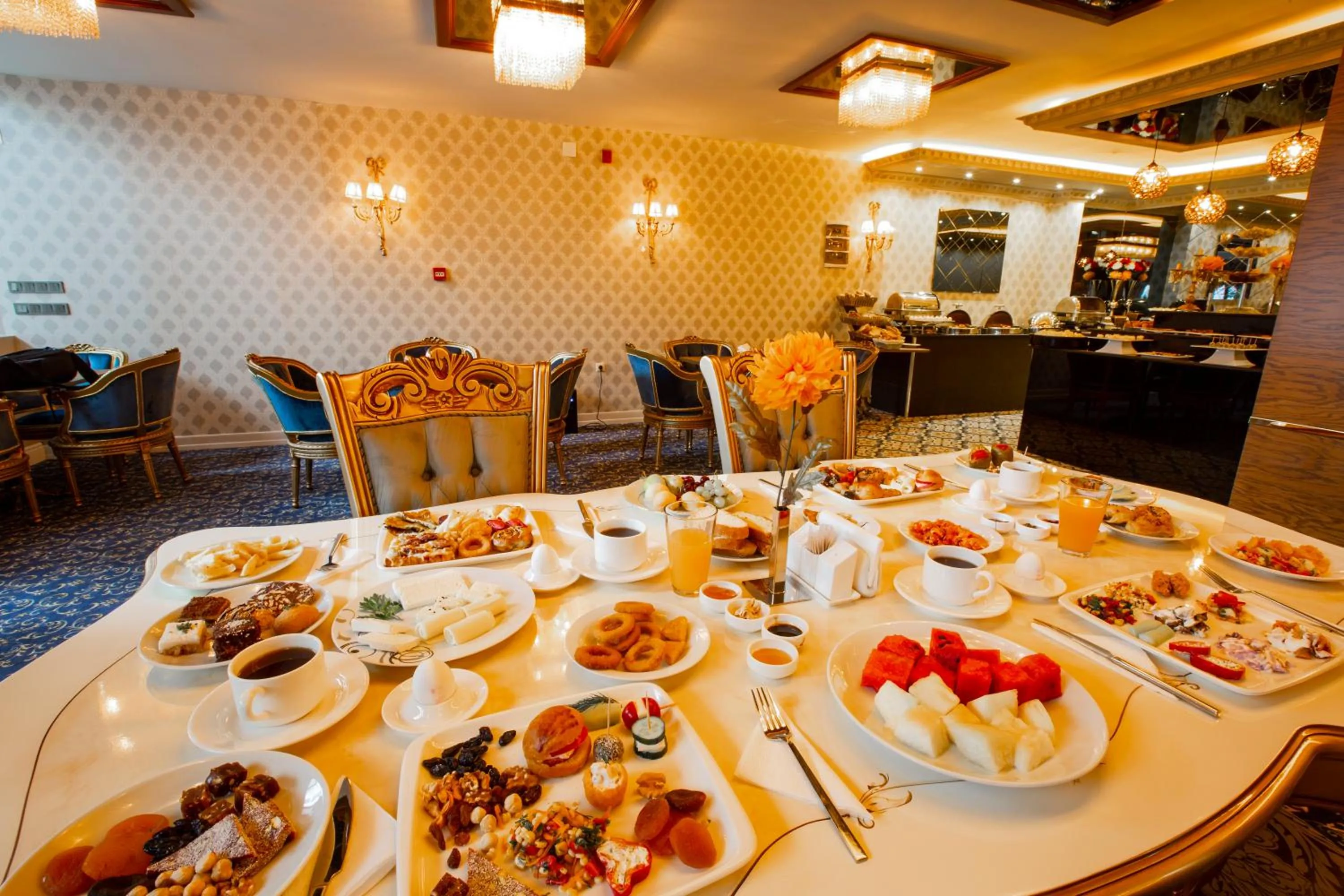 Buffet breakfast in REAL KiNG RESiDANCE