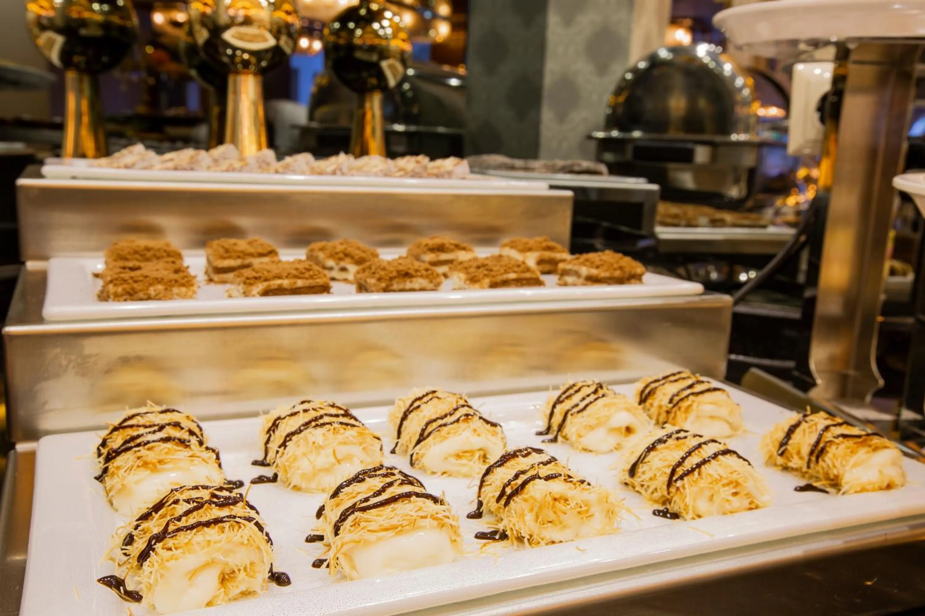 Restaurant/places to eat in REAL KiNG RESiDANCE