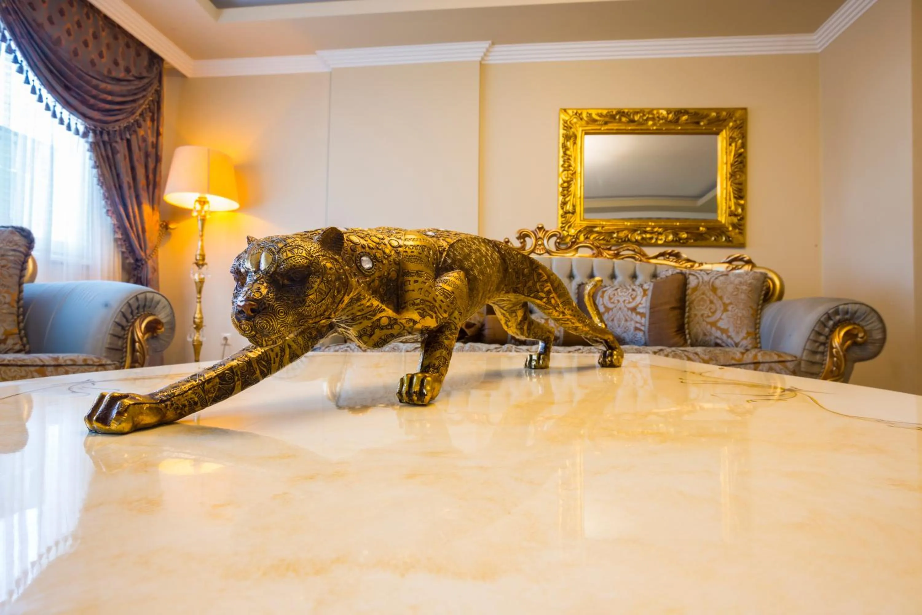 Living room in REAL KiNG RESiDANCE