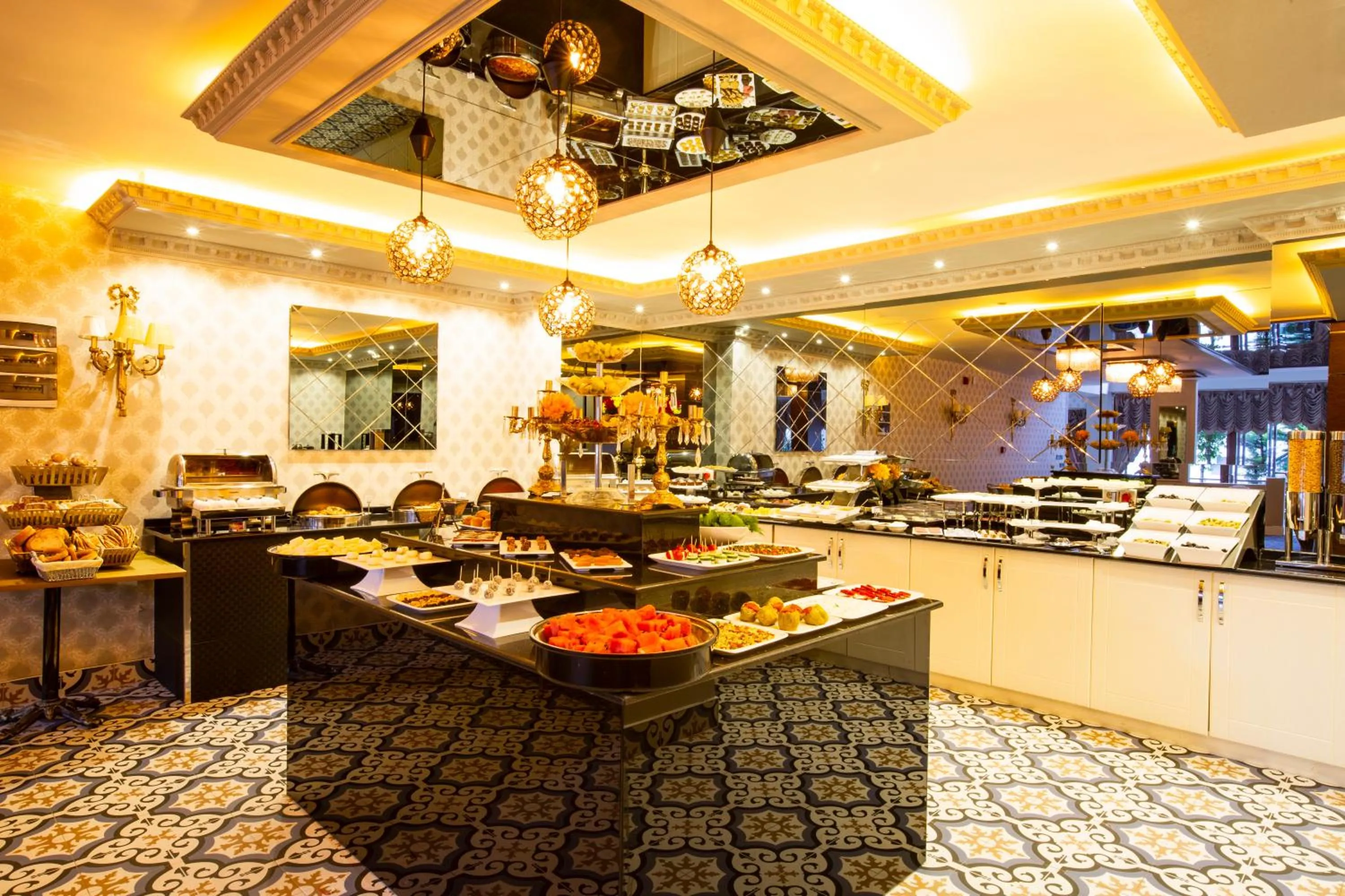 Restaurant/places to eat in REAL KiNG RESiDANCE