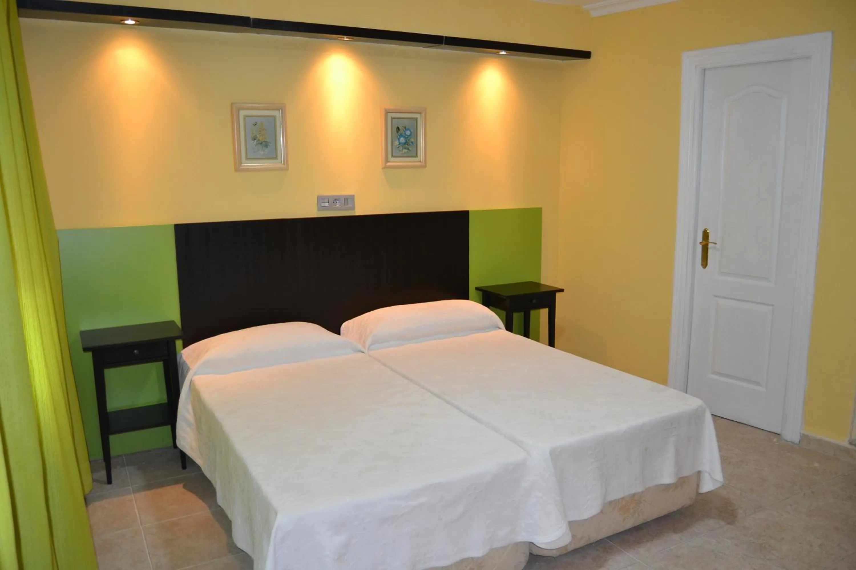 Photo of the whole room, Bed in Hotel Miramar