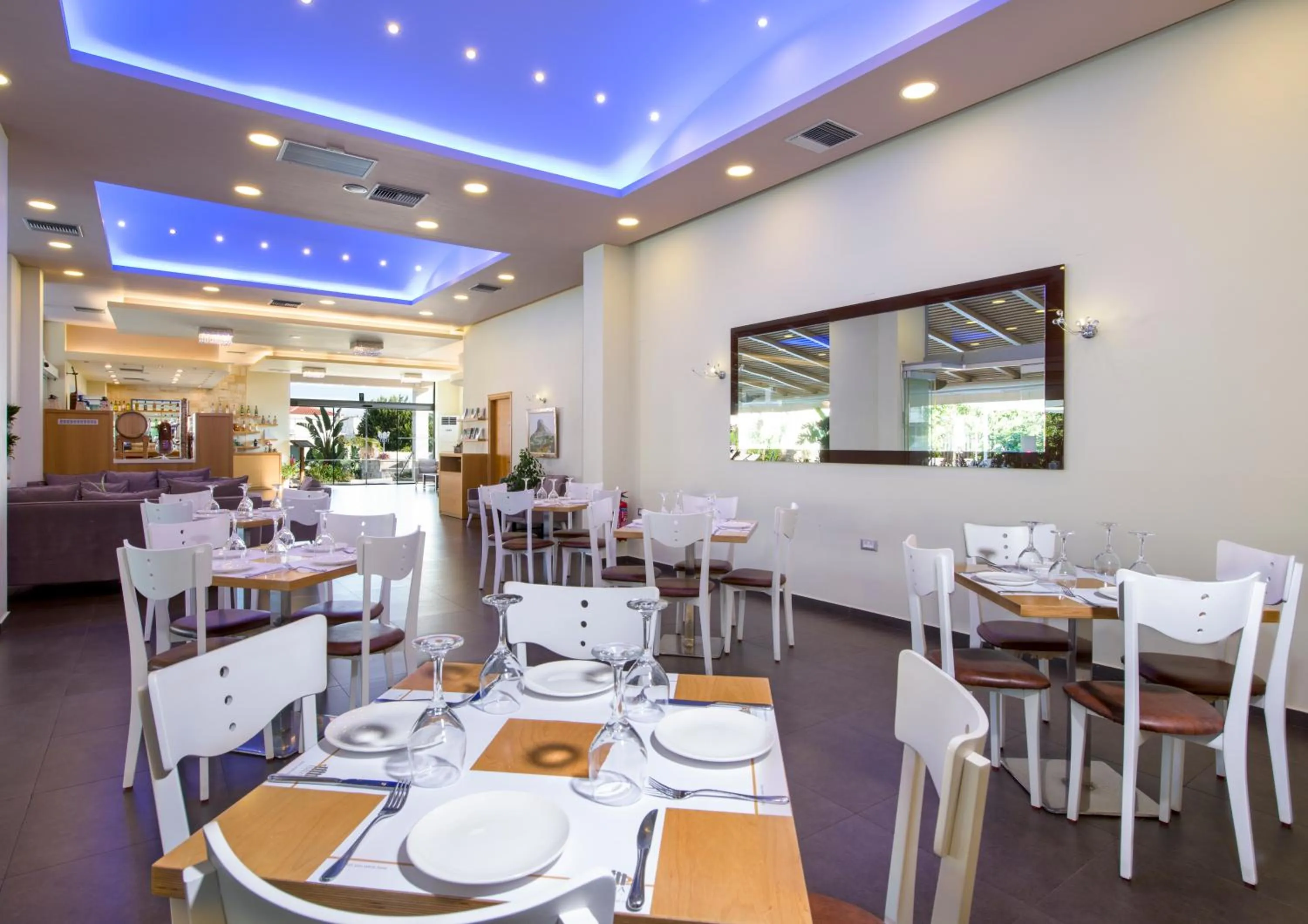 Restaurant/places to eat in Isida Hotel Agia Marina
