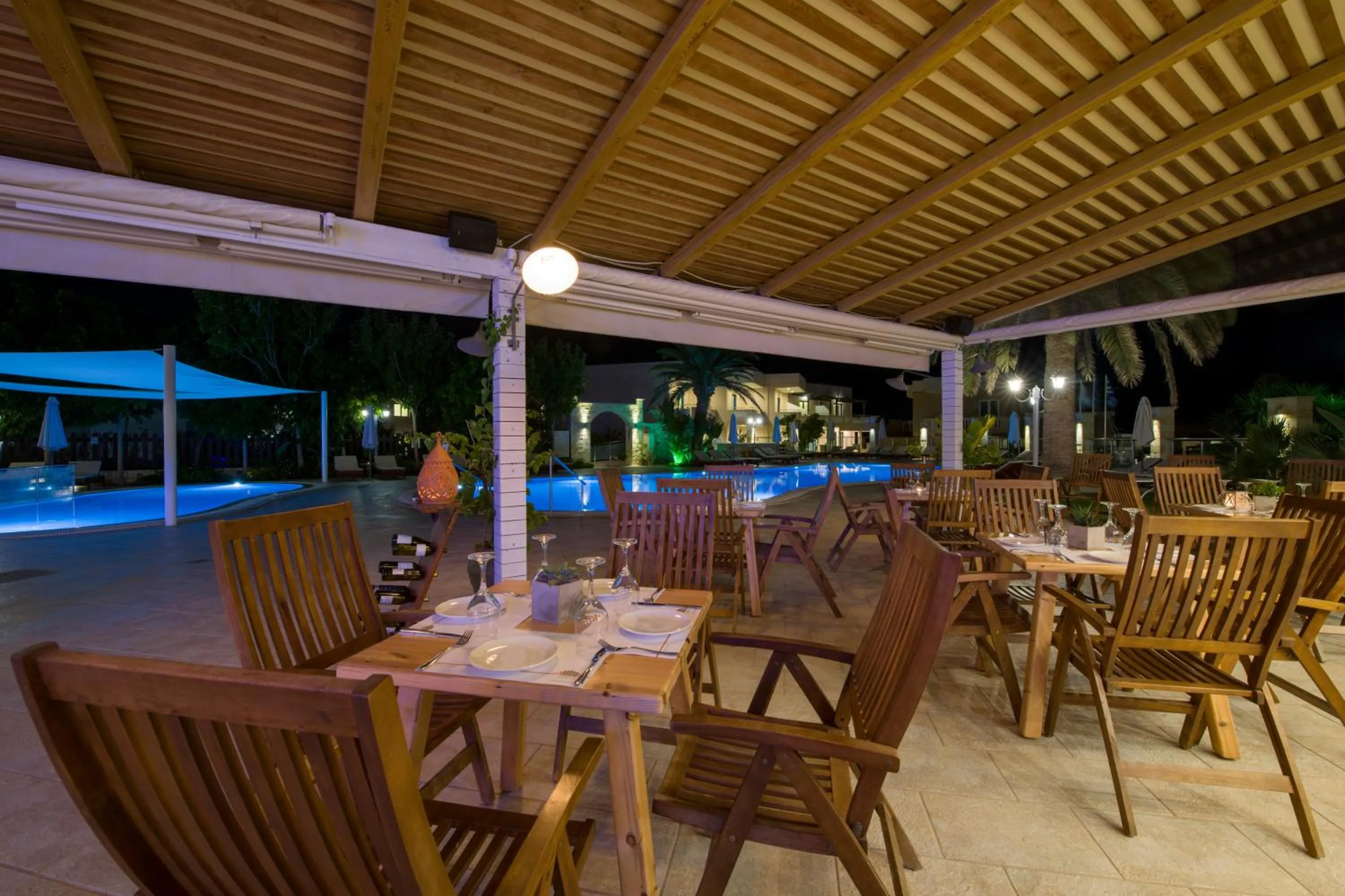 Restaurant/places to eat in Isida Hotel Agia Marina
