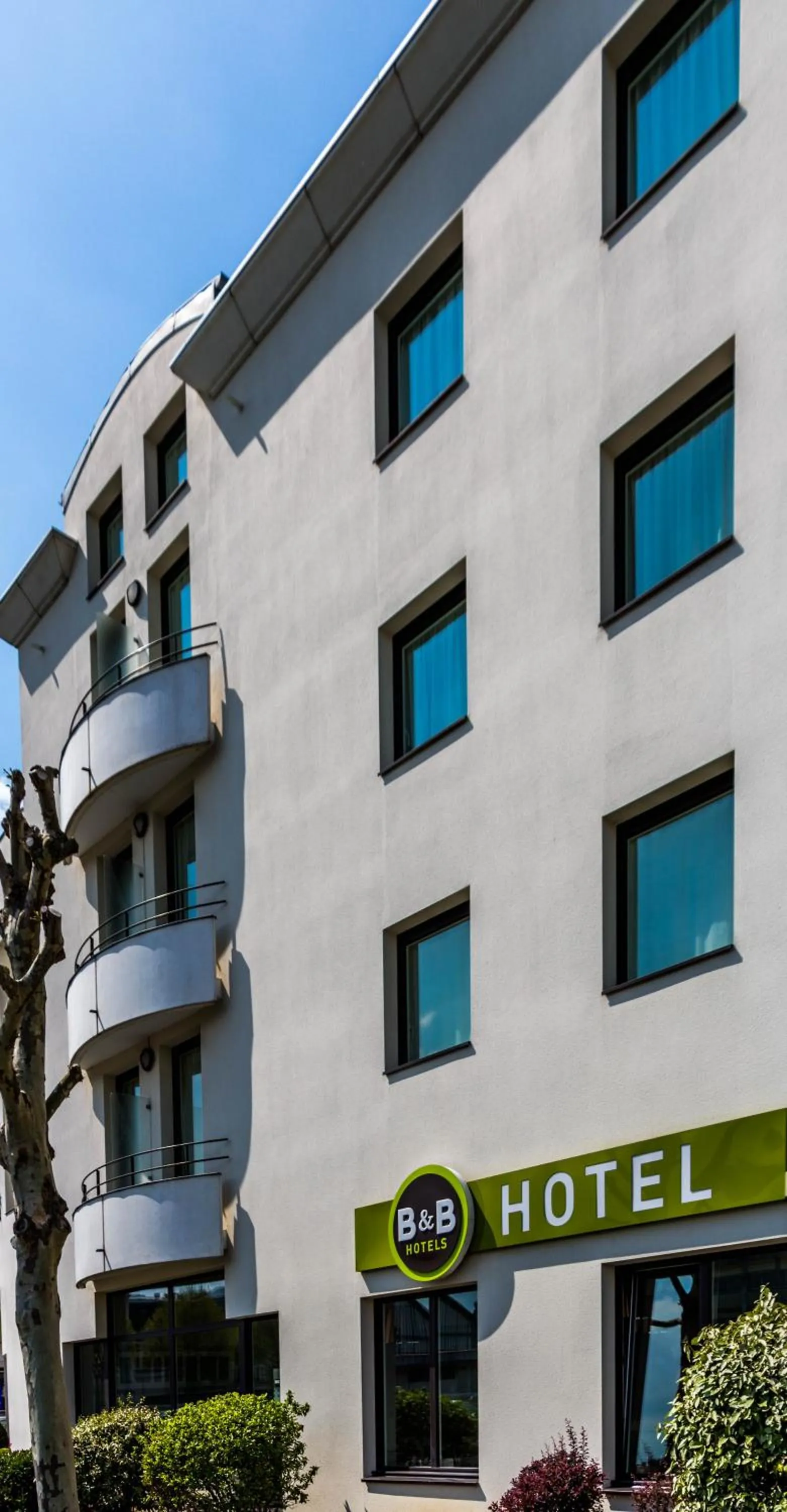 Facade/entrance in B&B HOTEL La Rochelle Centre