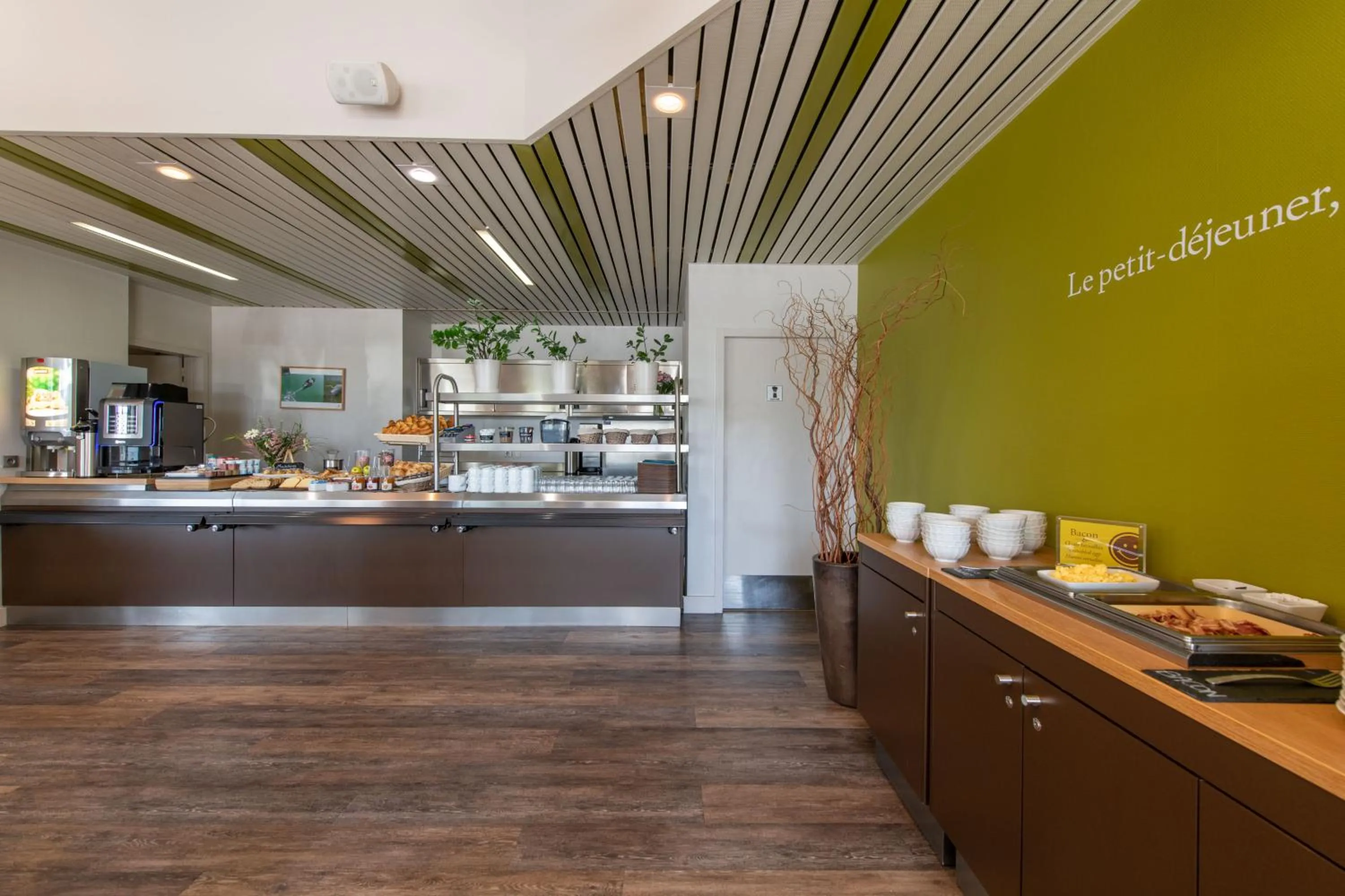 Food and drinks in B&B HOTEL La Rochelle Centre