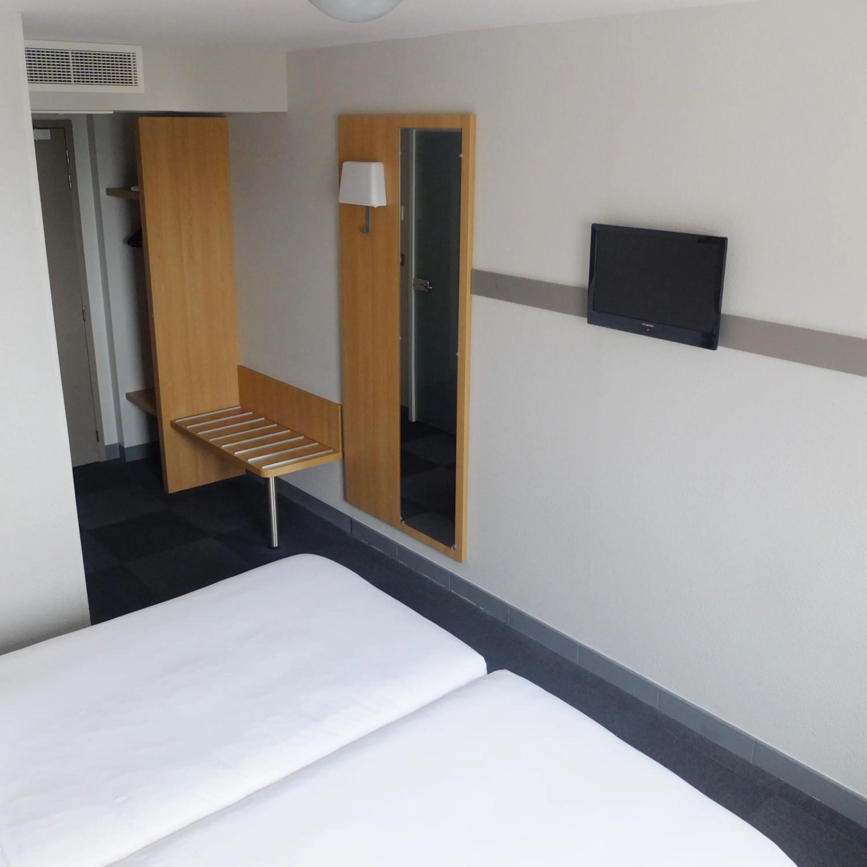 Bedroom, Bed in B&B HOTEL La Rochelle Centre