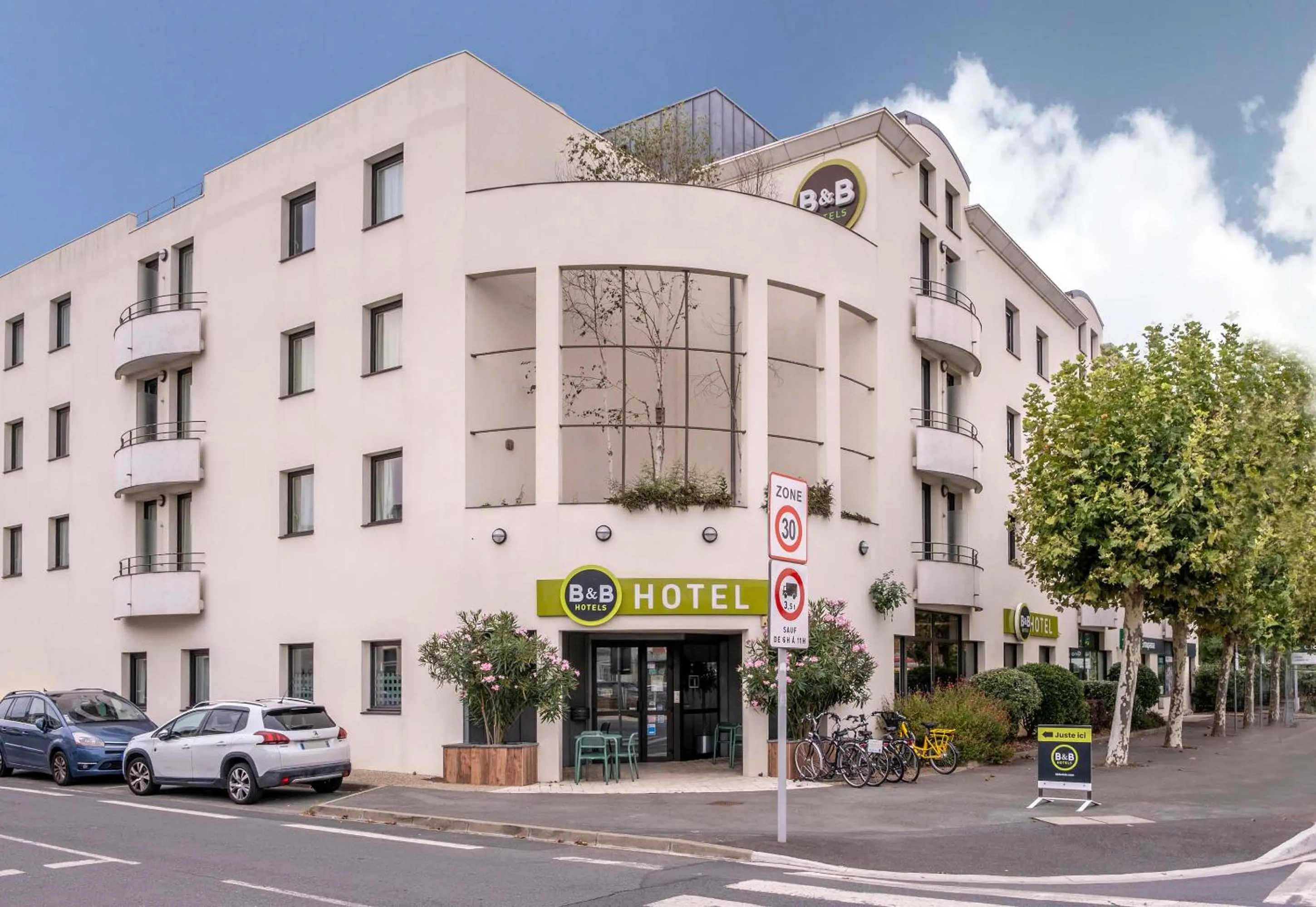 Property building in B&B HOTEL La Rochelle Centre