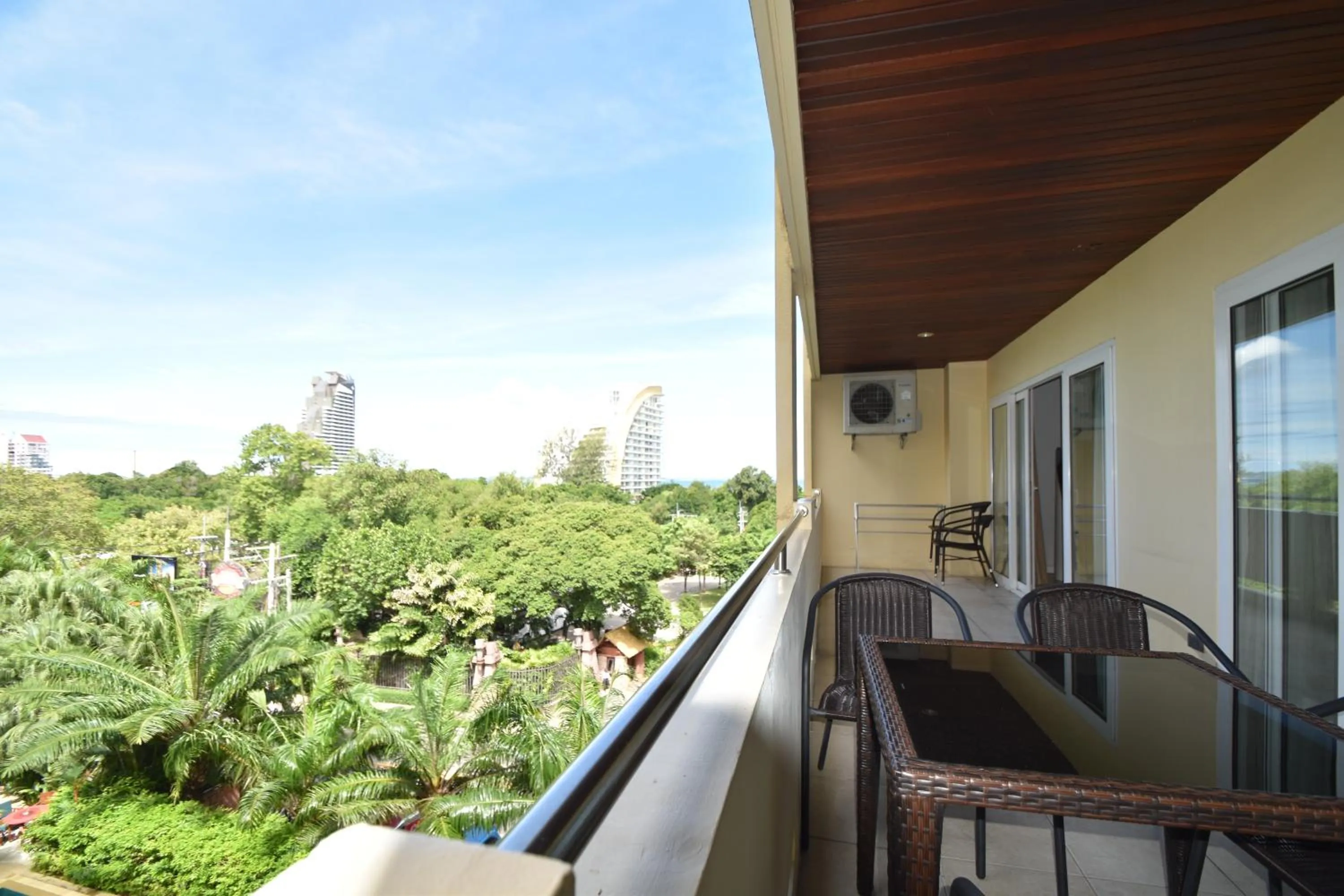 Photo of the whole room in View Talay Residence 6 Wongamat Beach