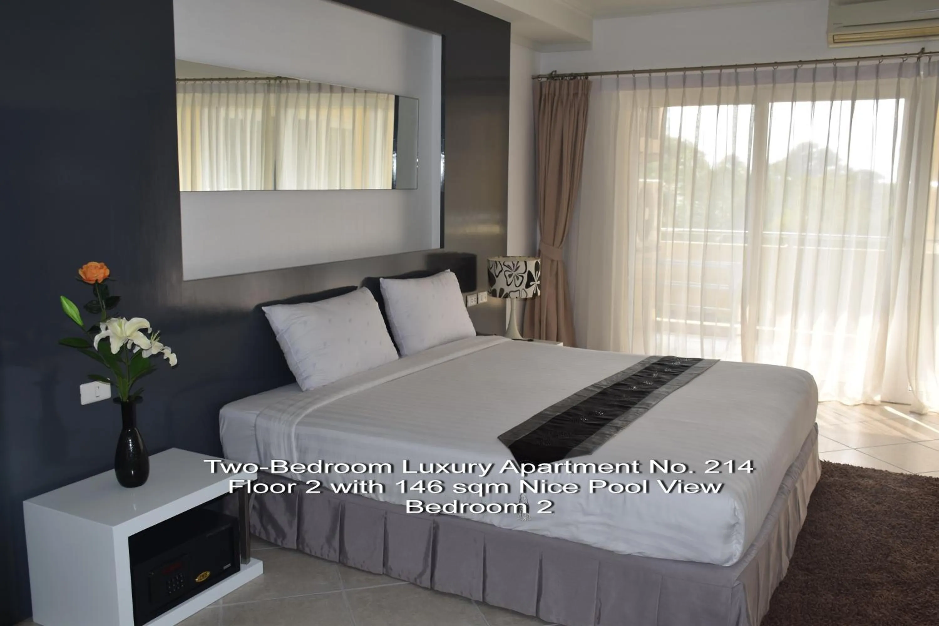 Photo of the whole room, Bed in View Talay Residence 6 Wongamat Beach