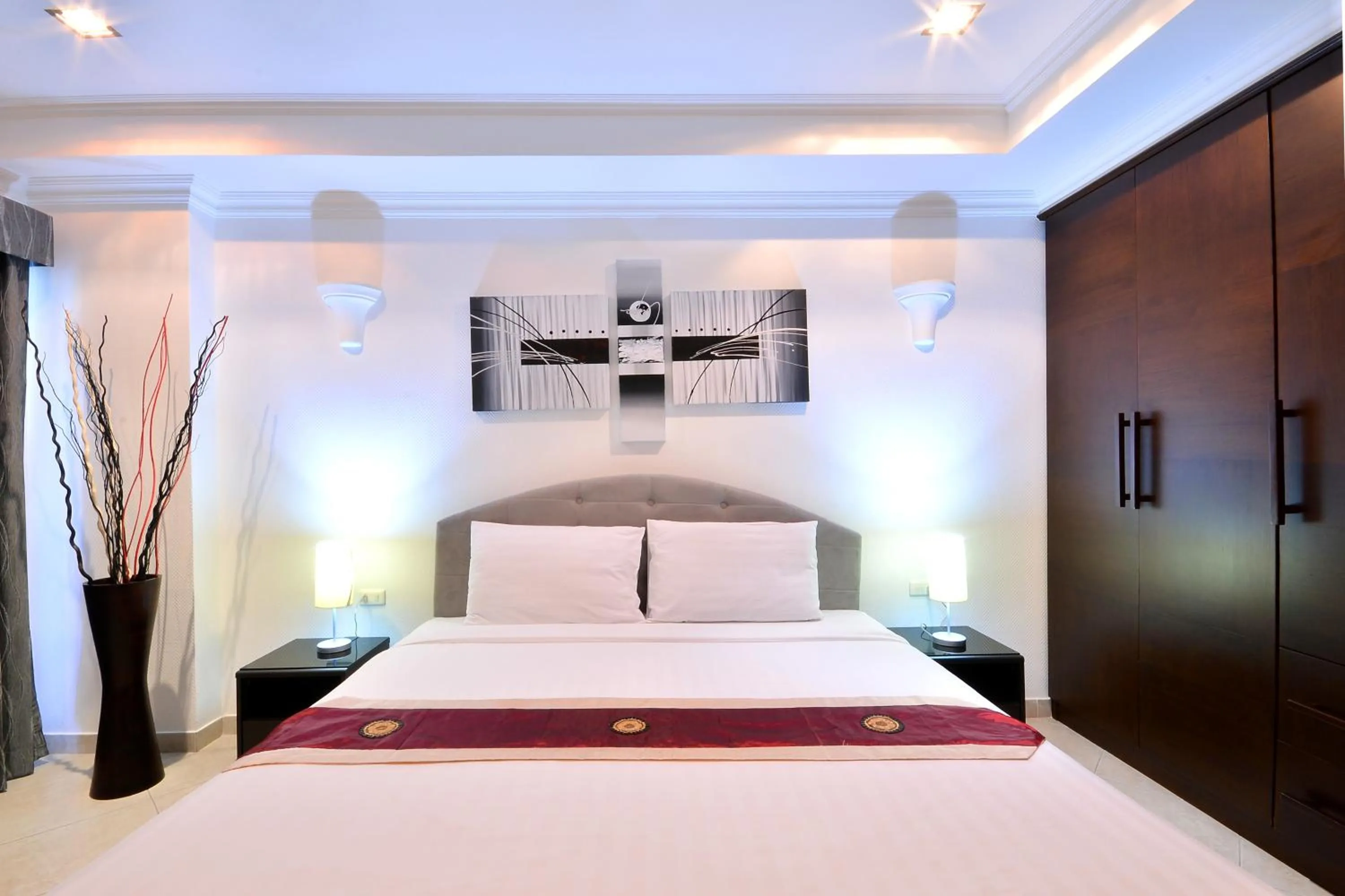 Photo of the whole room, Bed in View Talay Residence 6 Wongamat Beach
