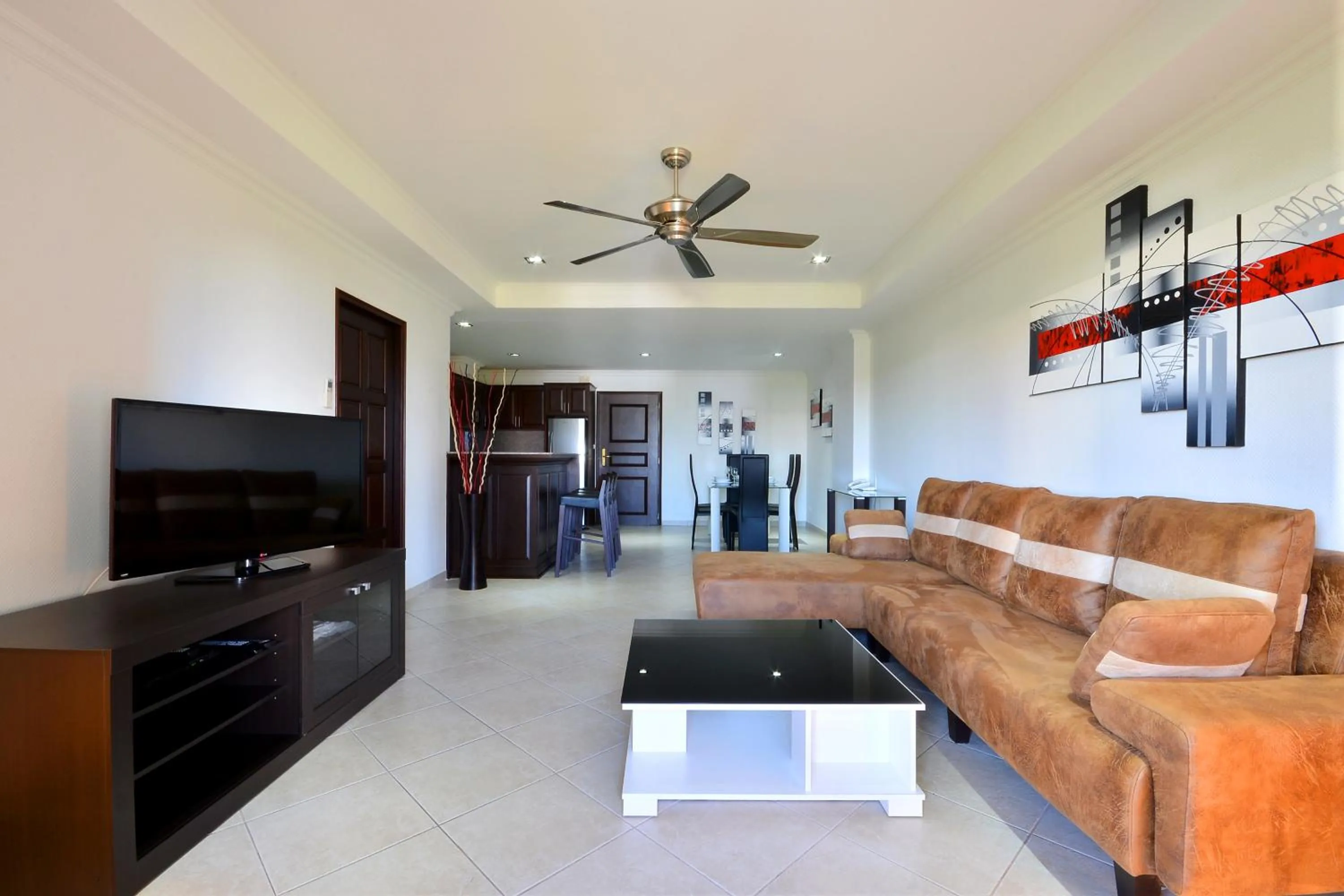 Photo of the whole room in View Talay Residence 6 Wongamat Beach