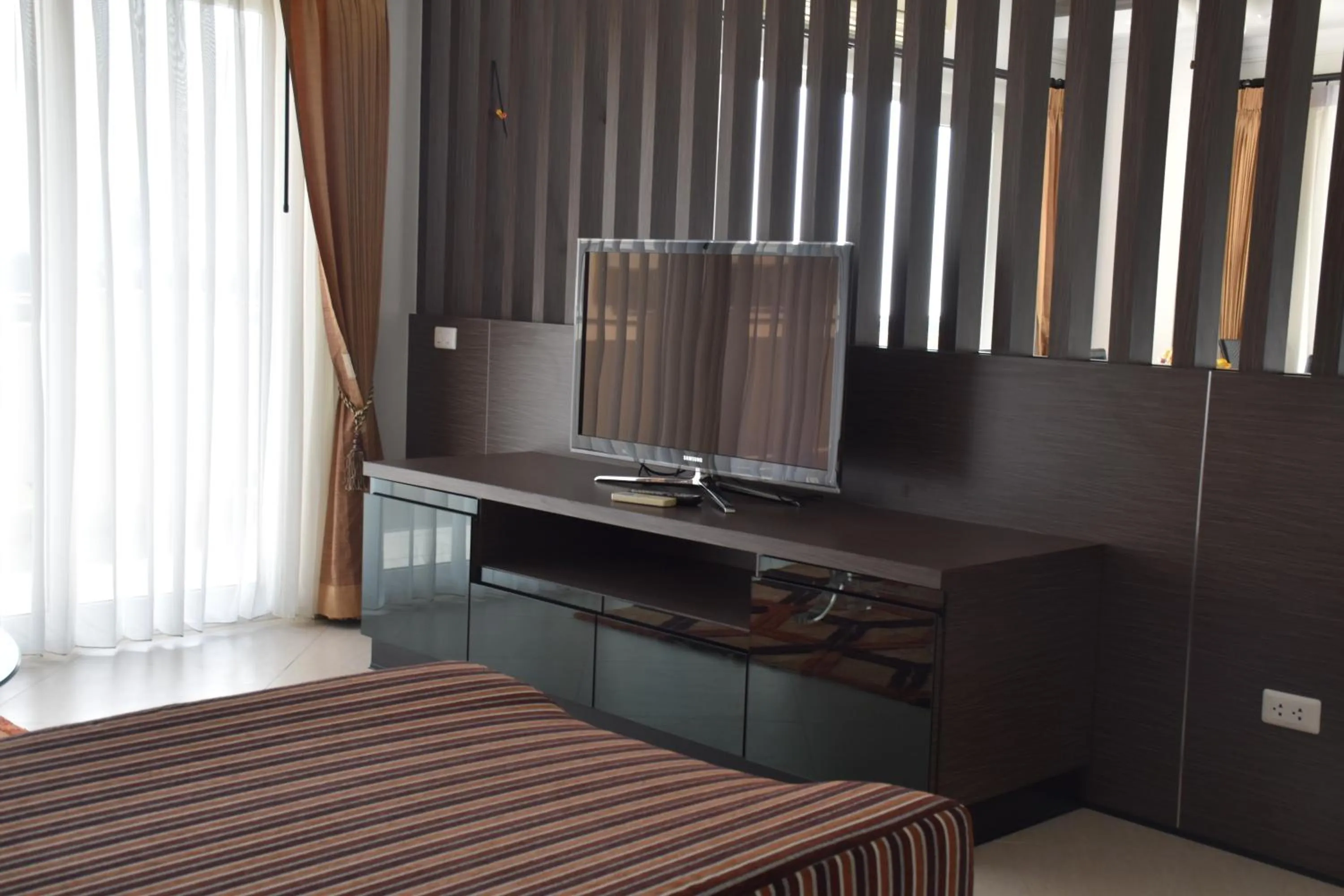 Photo of the whole room, Bed in View Talay Residence 6 Wongamat Beach