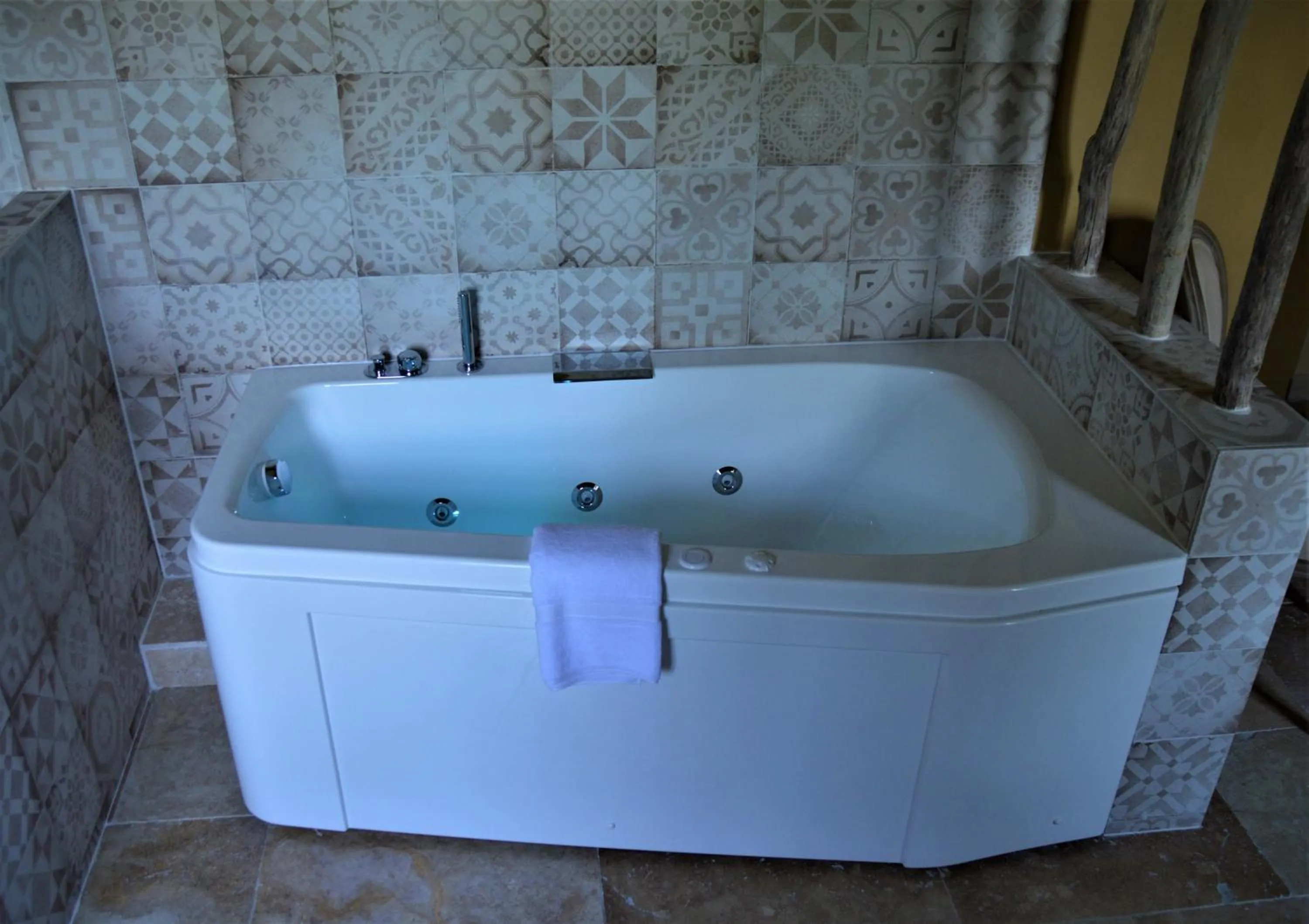 Hot Tub in Chambres d'hôtes Mas Petit Prince