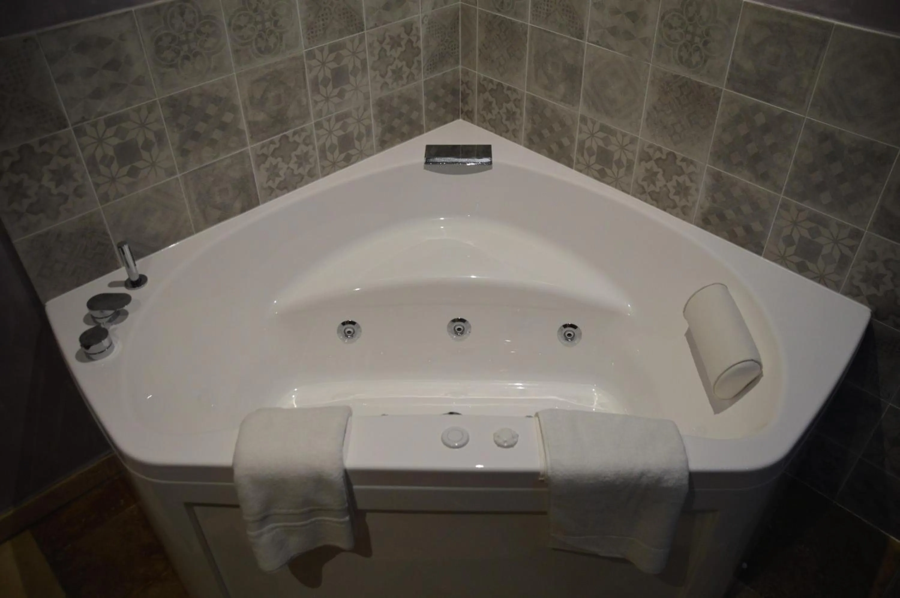 Hot Tub in Chambres d'hôtes Mas Petit Prince