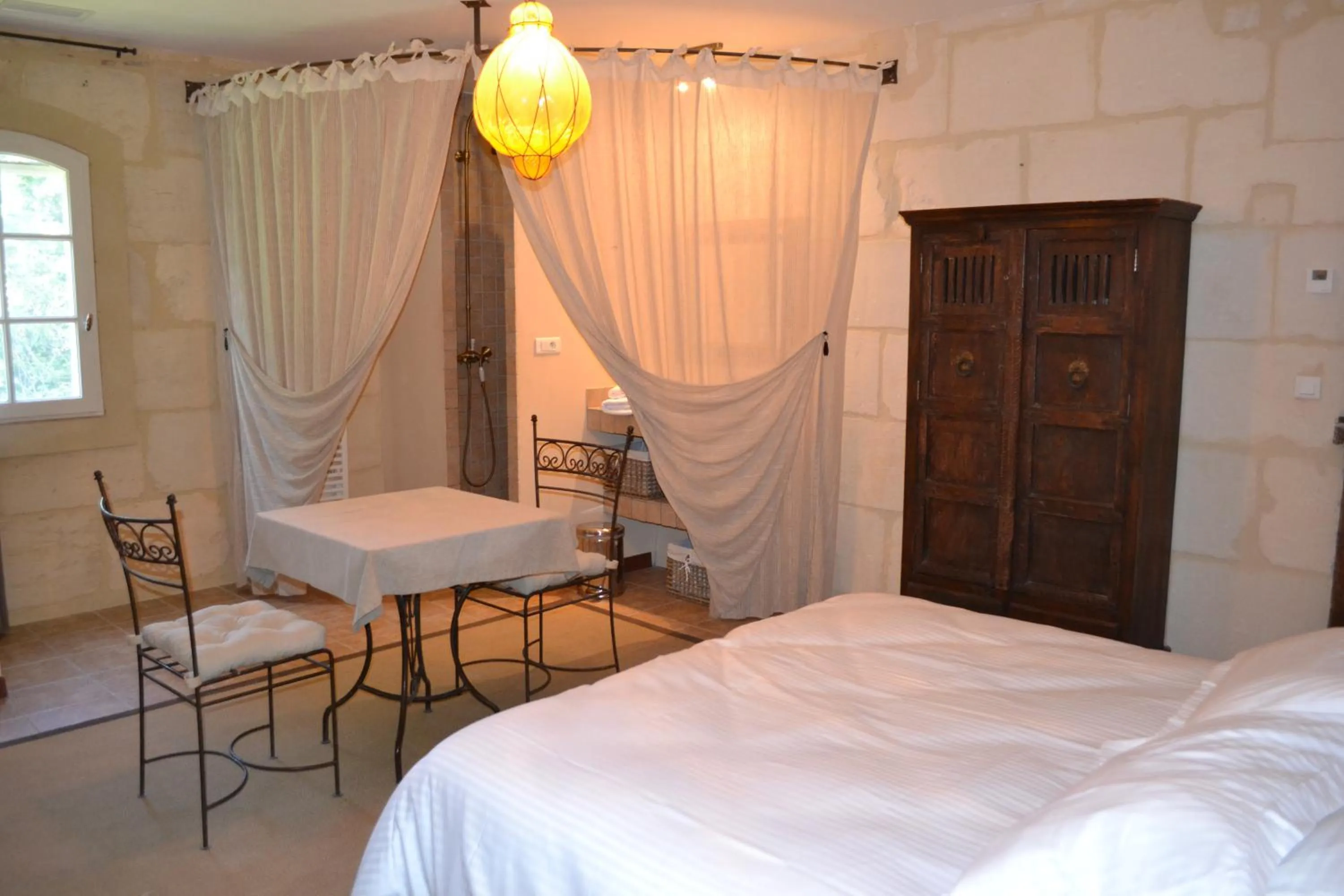 Photo of the whole room, Bed in Chambres d'hôtes Mas Petit Prince