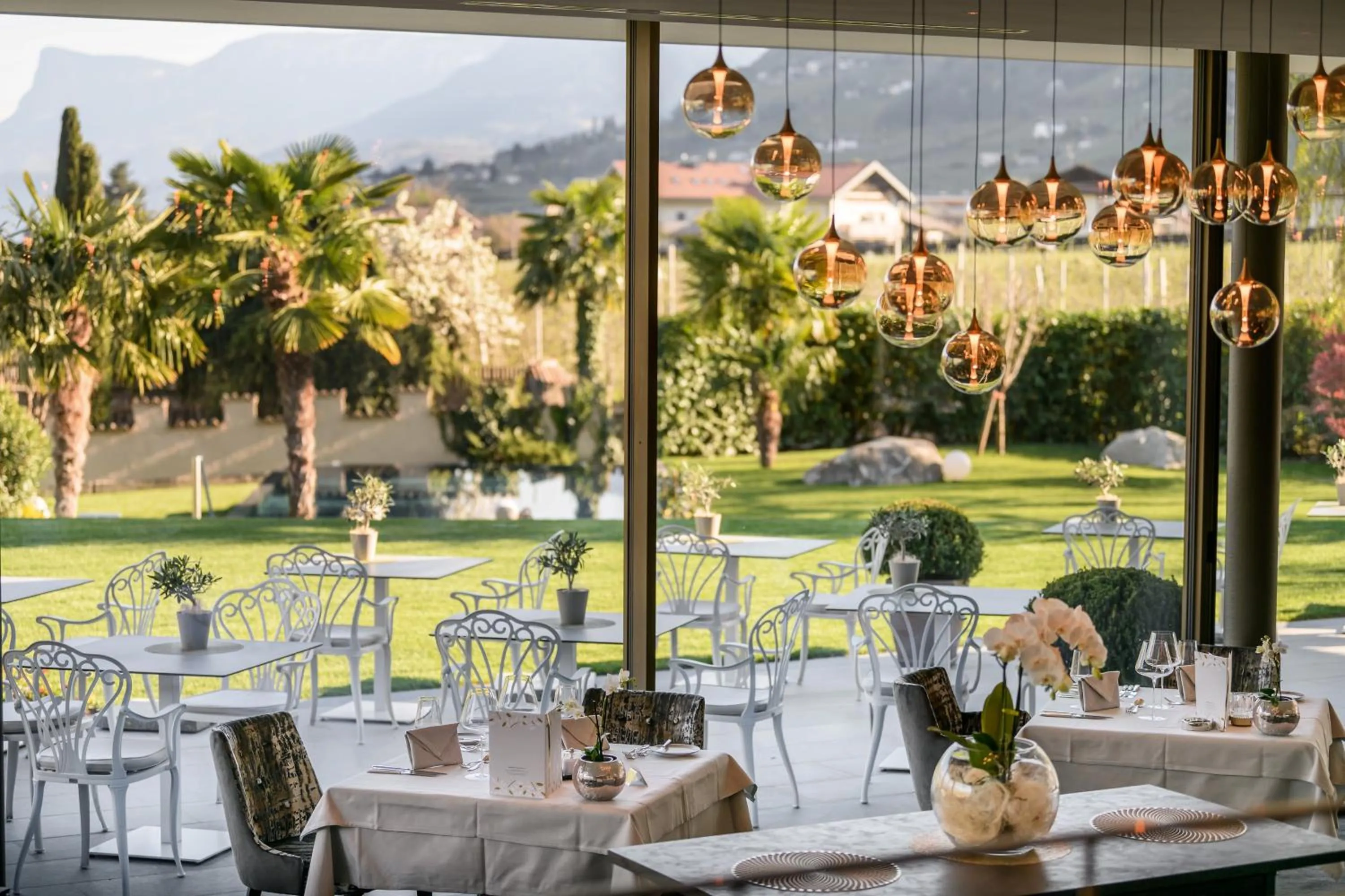 Restaurant/places to eat in FAYN garden retreat hotel