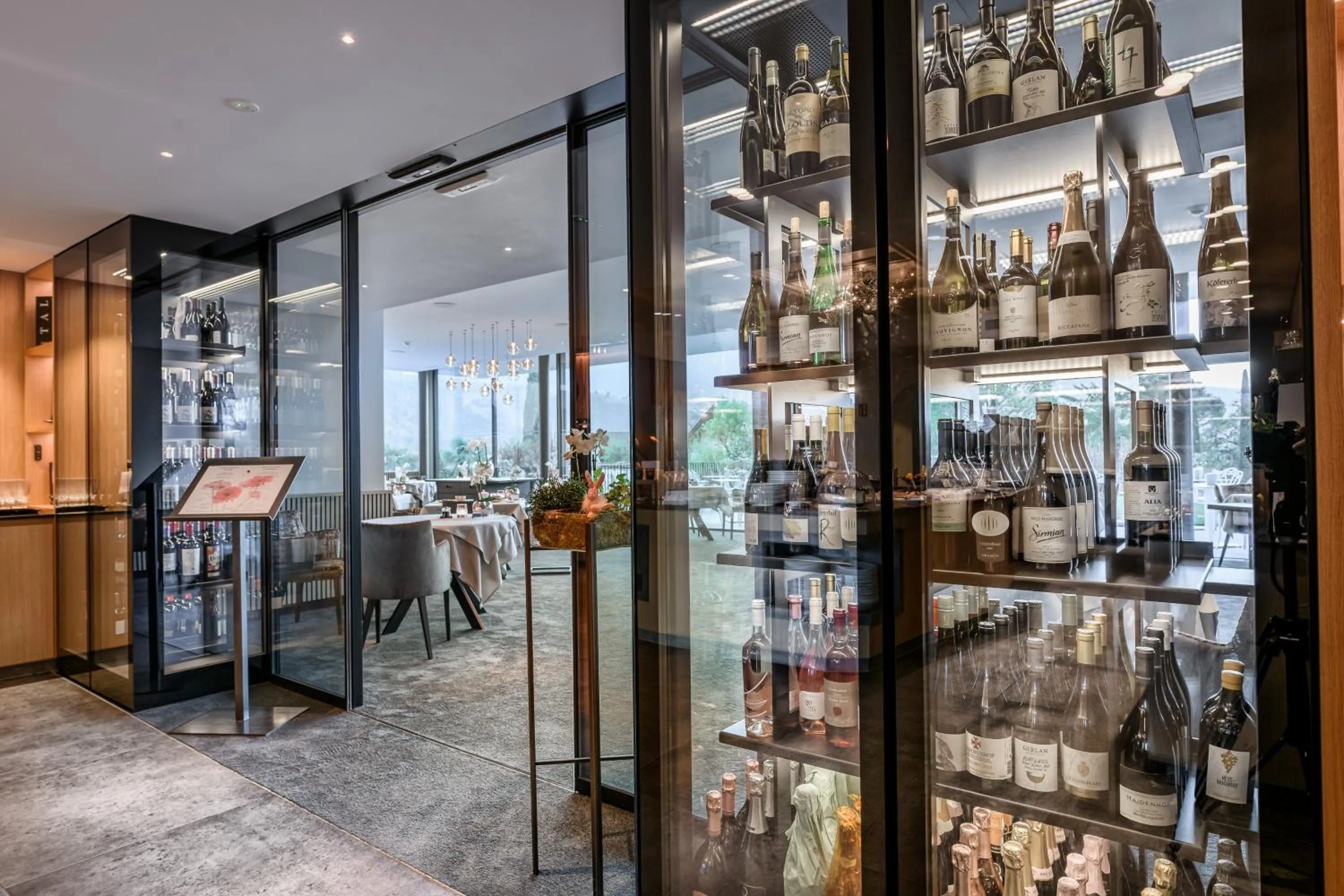 Restaurant/places to eat in FAYN garden retreat hotel